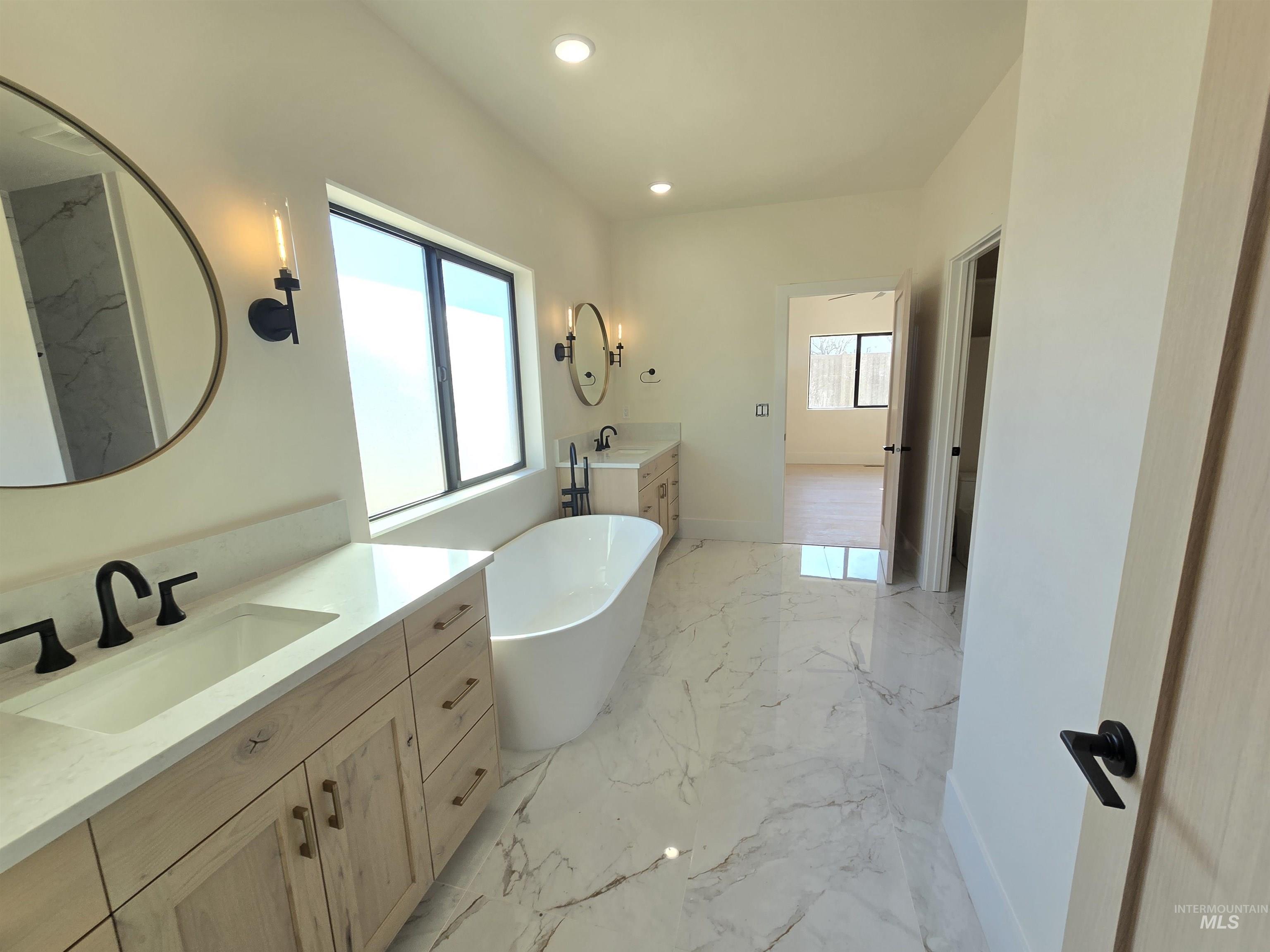 1517 Mountain View Dr., Twin Falls, Idaho 83301, 4 Bedrooms, 3 Bathrooms, Residential For Sale, Price $795,000,MLS 98968095