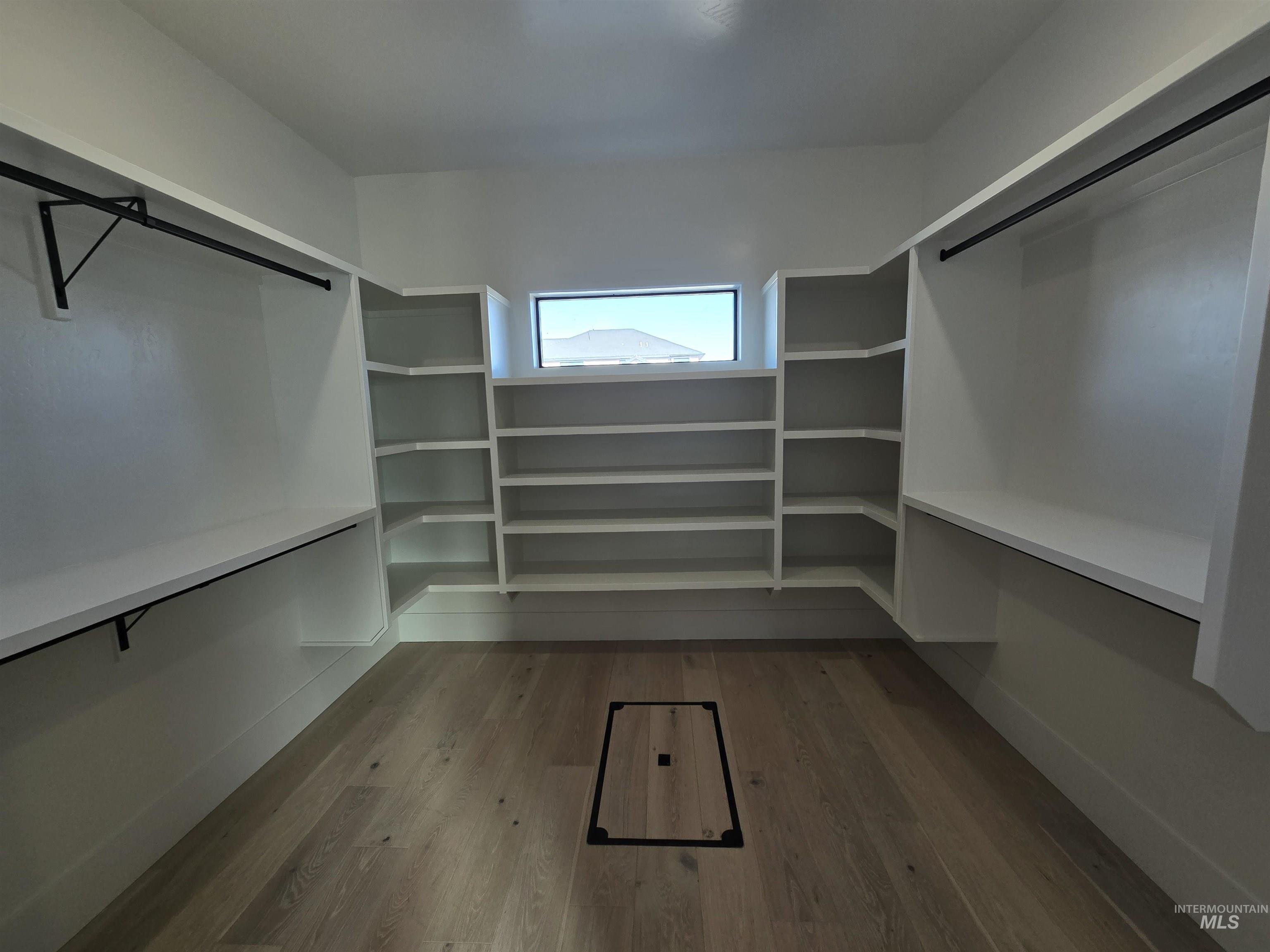 1517 Mountain View Dr., Twin Falls, Idaho 83301, 4 Bedrooms, 3 Bathrooms, Residential For Sale, Price $795,000,MLS 98968095