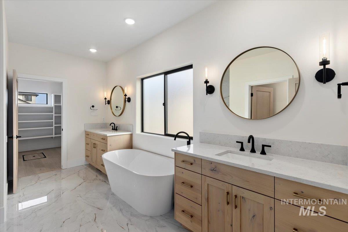 1517 Mountain View Dr., Twin Falls, Idaho 83301, 4 Bedrooms, 3 Bathrooms, Residential For Sale, Price $795,000, 98968095