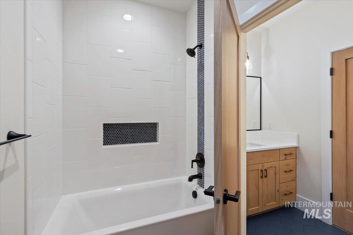 1517 Mountain View Dr., Twin Falls, Idaho 83301, 4 Bedrooms, 3 Bathrooms, Residential For Sale, Price $795,000, 98968095