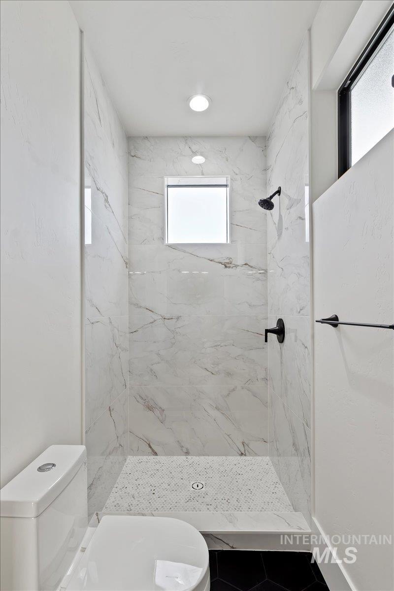 1517 Mountain View Dr., Twin Falls, Idaho 83301, 4 Bedrooms, 3 Bathrooms, Residential For Sale, Price $795,000, 98968095