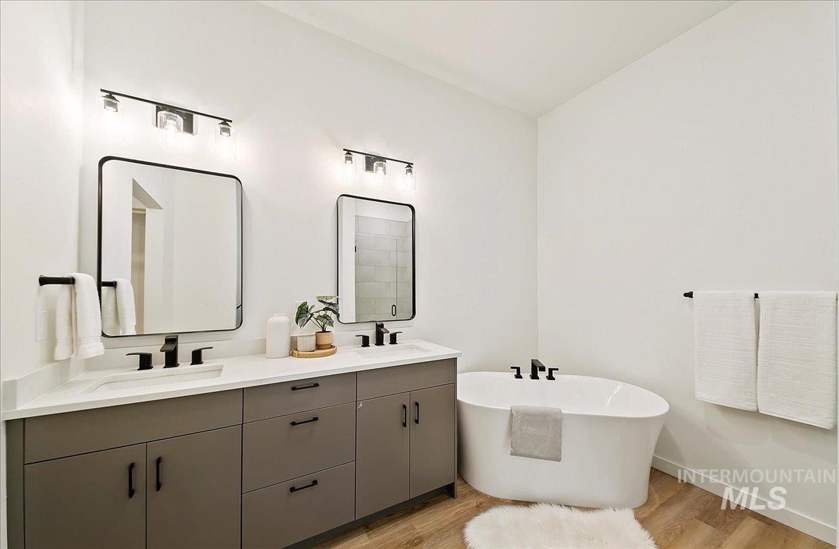 2044 S Mackinnon Ln, Boise, Idaho 83706, 4 Bedrooms, 2.5 Bathrooms, Residential For Sale, Price $599,000,MLS 98968097