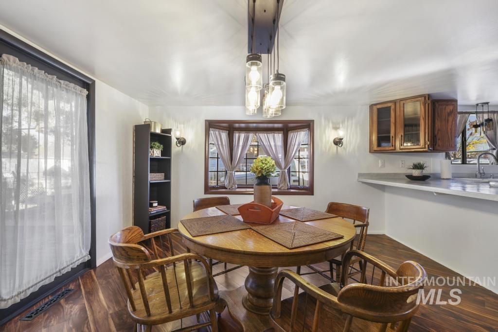 442 1st Ave W, Jerome, Idaho 83338, 3 Bedrooms, 2 Bathrooms, Residential For Sale, Price $314,900,MLS 98968100