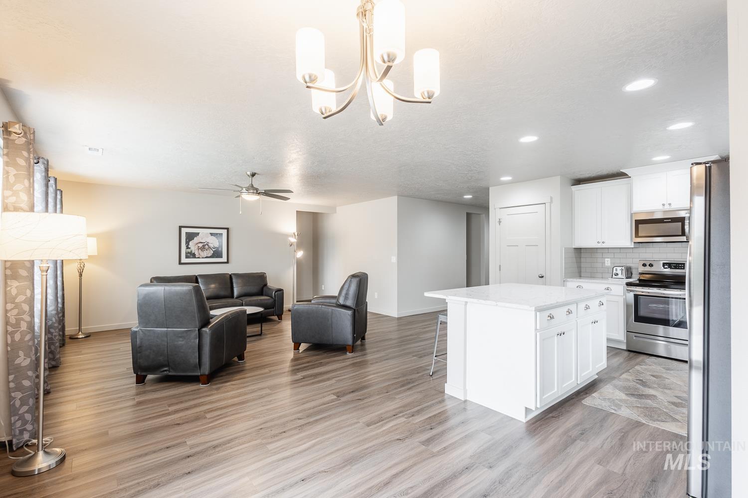 16813 N Breeds Hill Ave., Nampa, Idaho 83687, 3 Bedrooms, 2 Bathrooms, Residential For Sale, Price $399,900,MLS 98968106