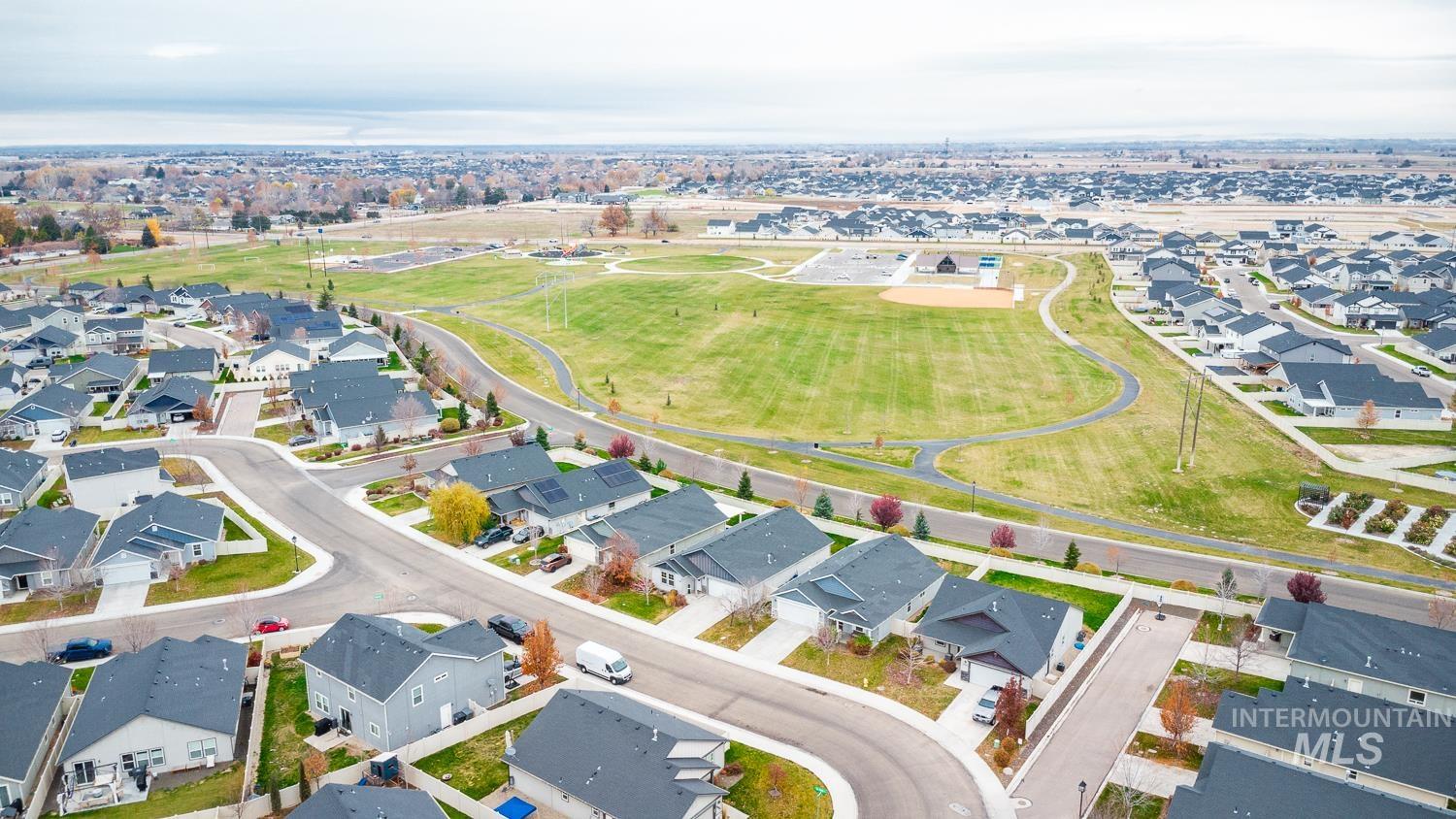 16813 N Breeds Hill Ave., Nampa, Idaho 83687, 3 Bedrooms, 2 Bathrooms, Residential For Sale, Price $399,900,MLS 98968106