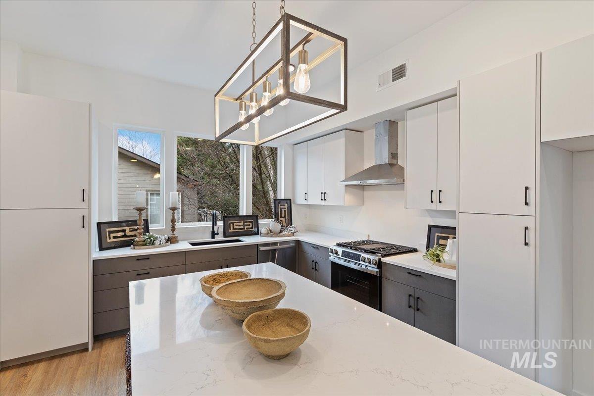 2013 S Makar Ln, Boise, Idaho 83706, 3 Bedrooms, 3 Bathrooms, Residential For Sale, Price $625,000,MLS 98968115