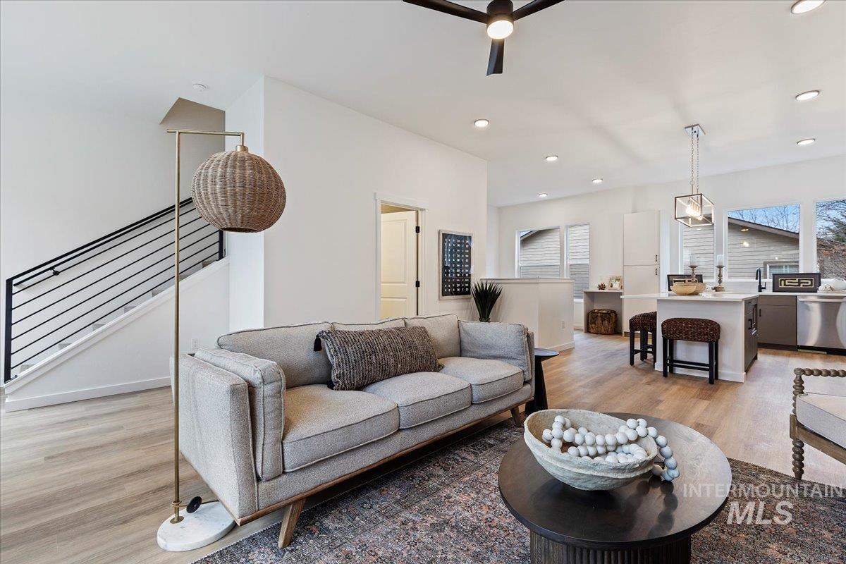 2013 S Makar Ln, Boise, Idaho 83706, 3 Bedrooms, 3 Bathrooms, Residential For Sale, Price $625,000,MLS 98968115