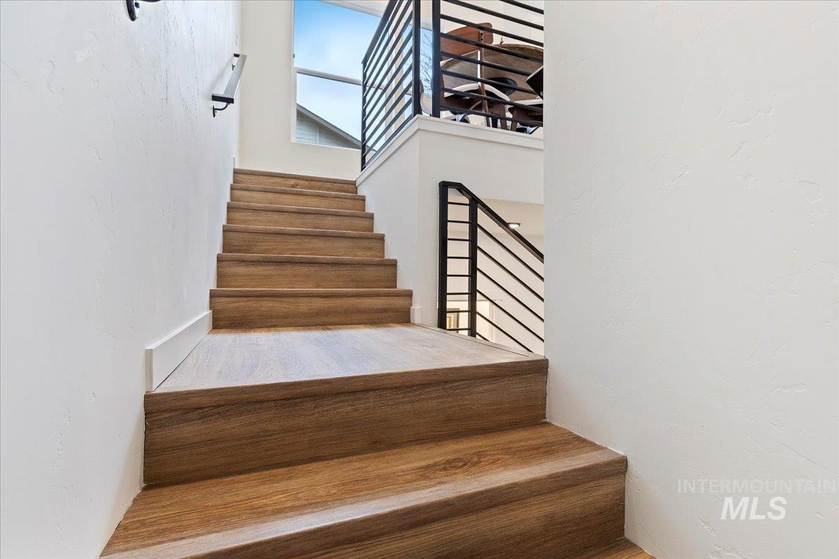 2013 S Makar Ln, Boise, Idaho 83706, 3 Bedrooms, 3 Bathrooms, Residential For Sale, Price $625,000,MLS 98968115