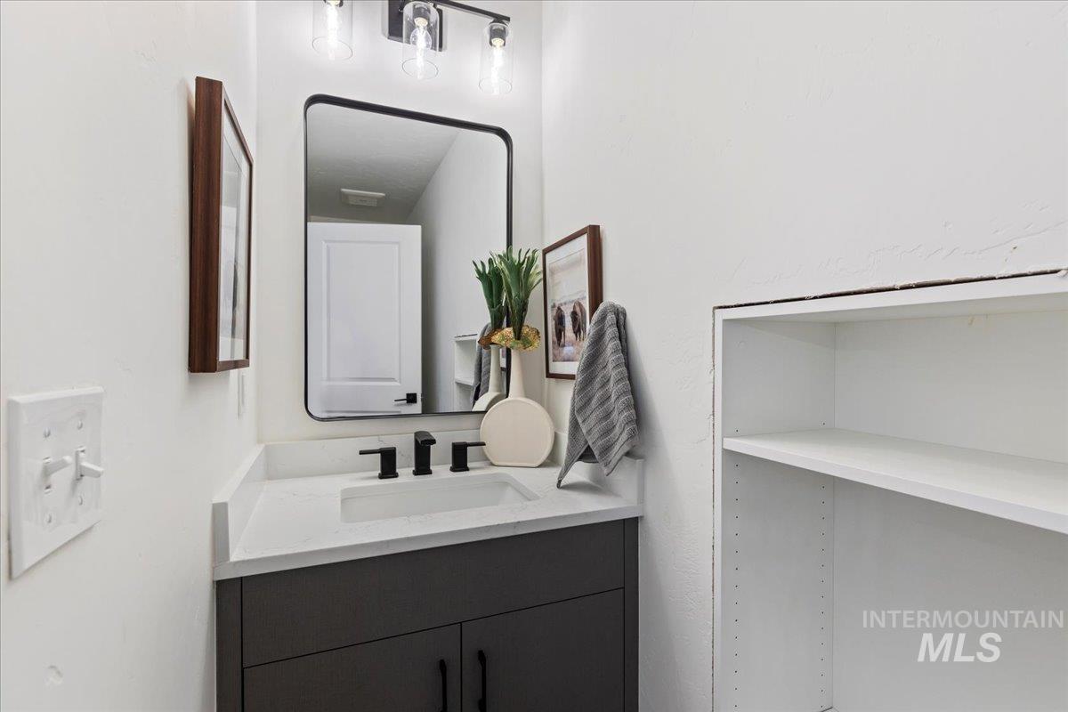 2013 S Makar Ln, Boise, Idaho 83706, 3 Bedrooms, 3 Bathrooms, Residential For Sale, Price $625,000,MLS 98968115