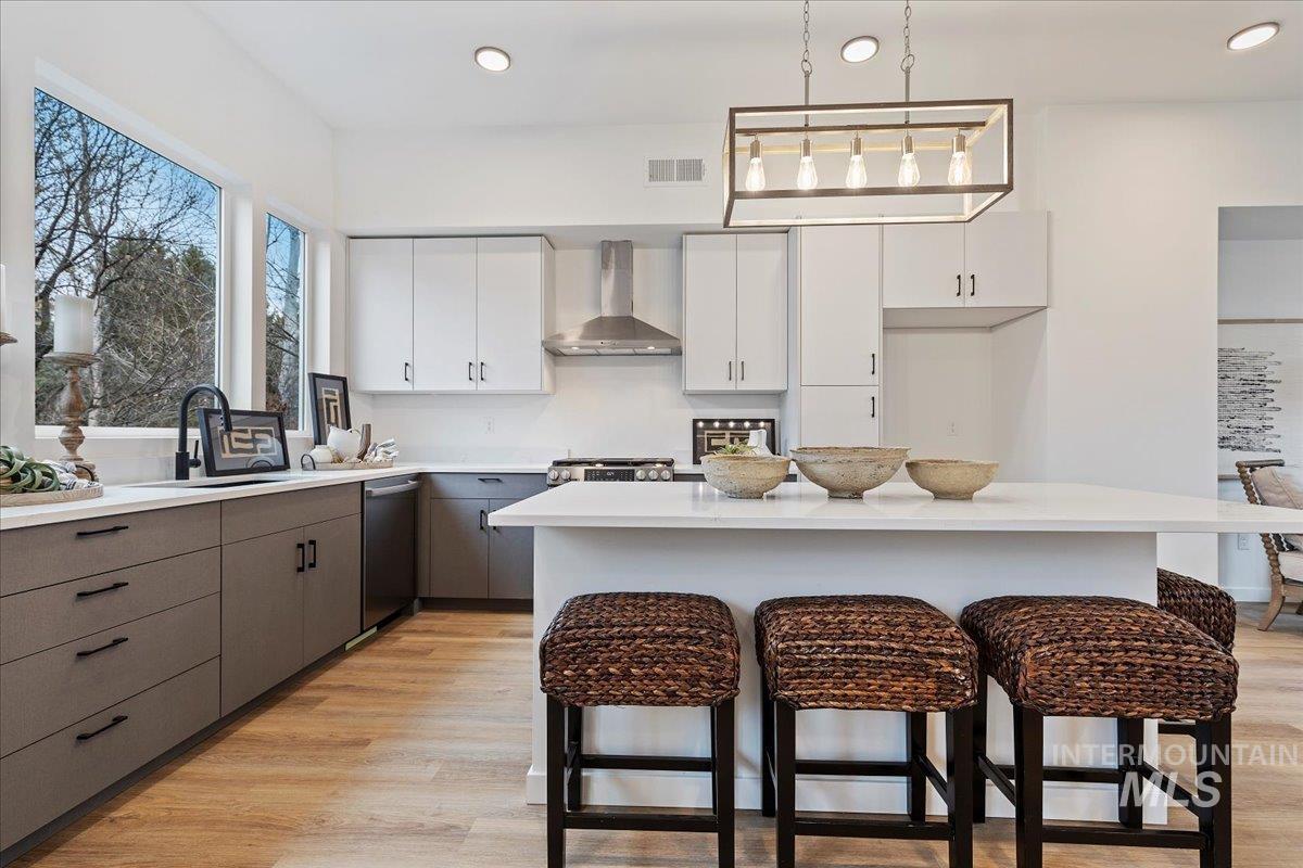 2013 S Makar Ln, Boise, Idaho 83706, 3 Bedrooms, 3 Bathrooms, Residential For Sale, Price $625,000,MLS 98968115