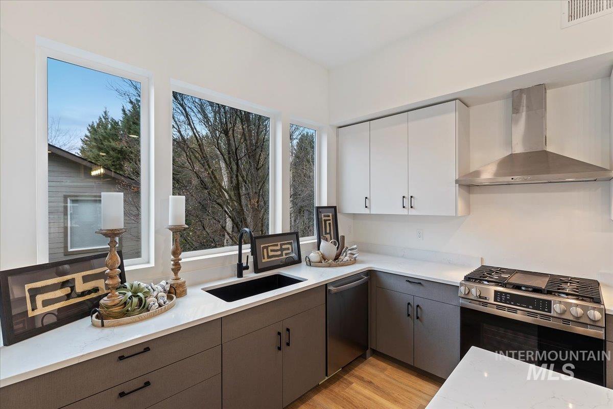 2013 S Makar Ln, Boise, Idaho 83706, 3 Bedrooms, 3 Bathrooms, Residential For Sale, Price $625,000,MLS 98968115