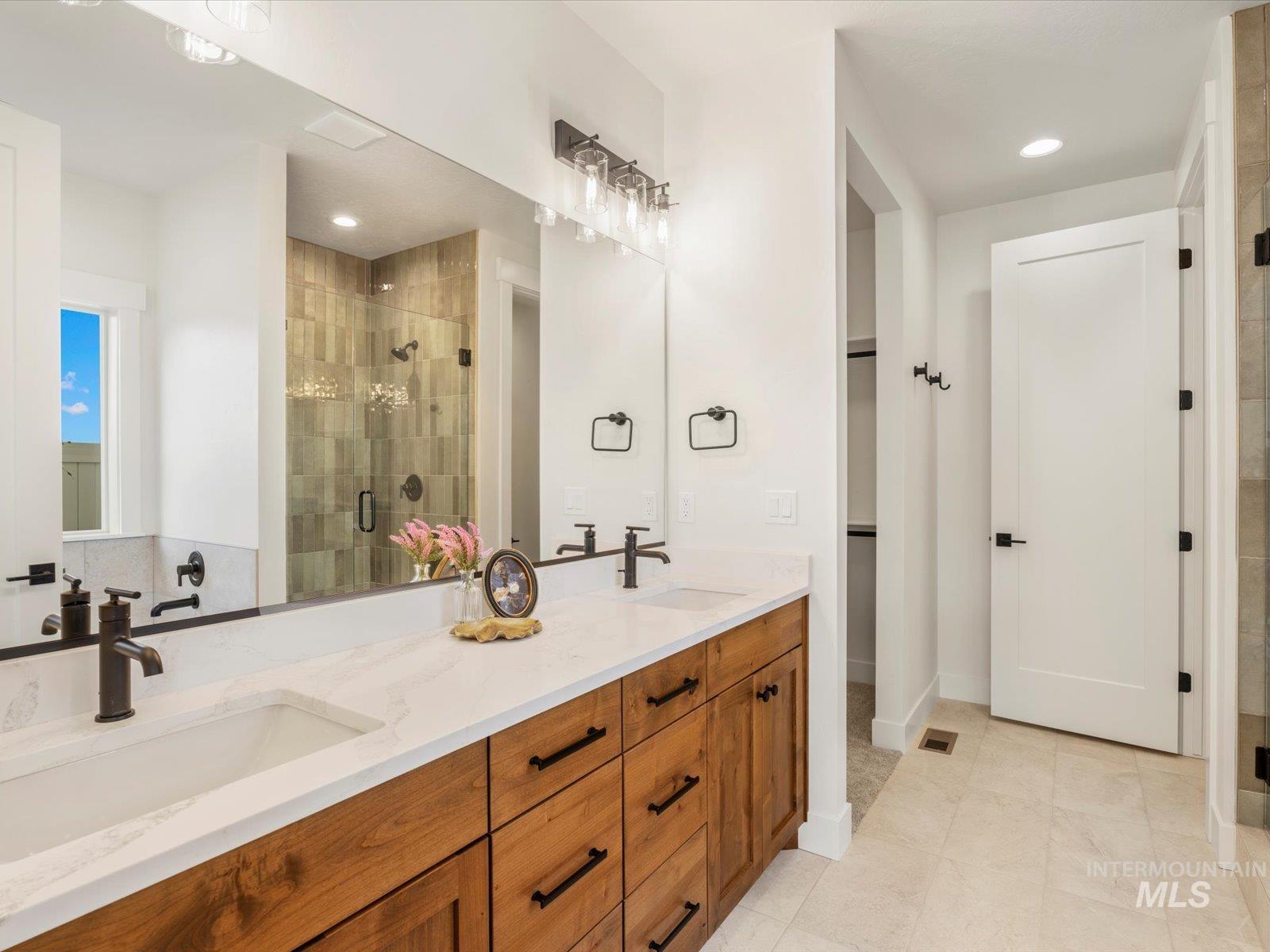 535 E Distributor Dr, Boise, Idaho 83716, 3 Bedrooms, 2.5 Bathrooms, Residential For Sale, Price $674,900,MLS 98968124