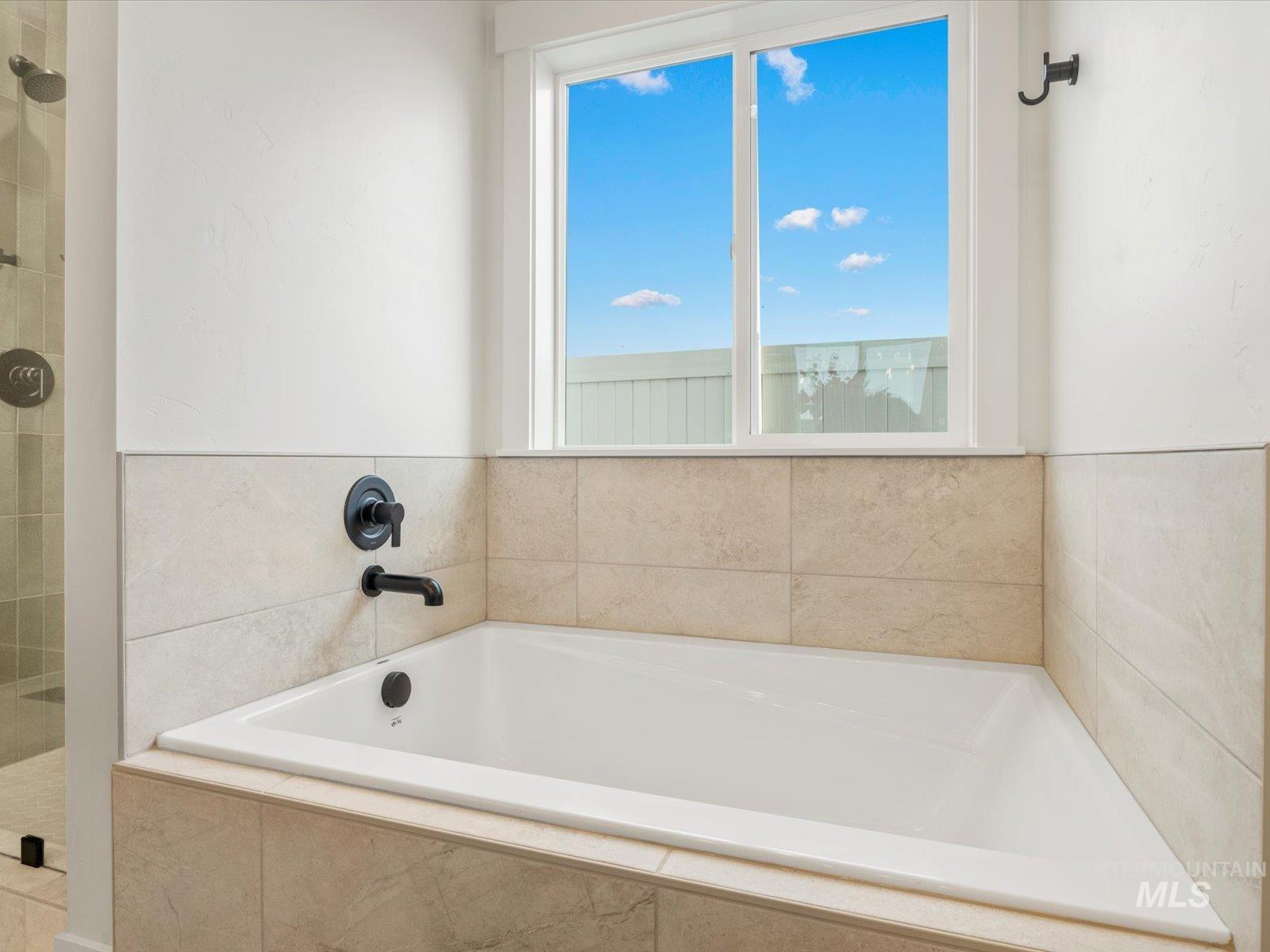 535 E Distributor Dr, Boise, Idaho 83716, 3 Bedrooms, 2.5 Bathrooms, Residential For Sale, Price $674,900,MLS 98968124