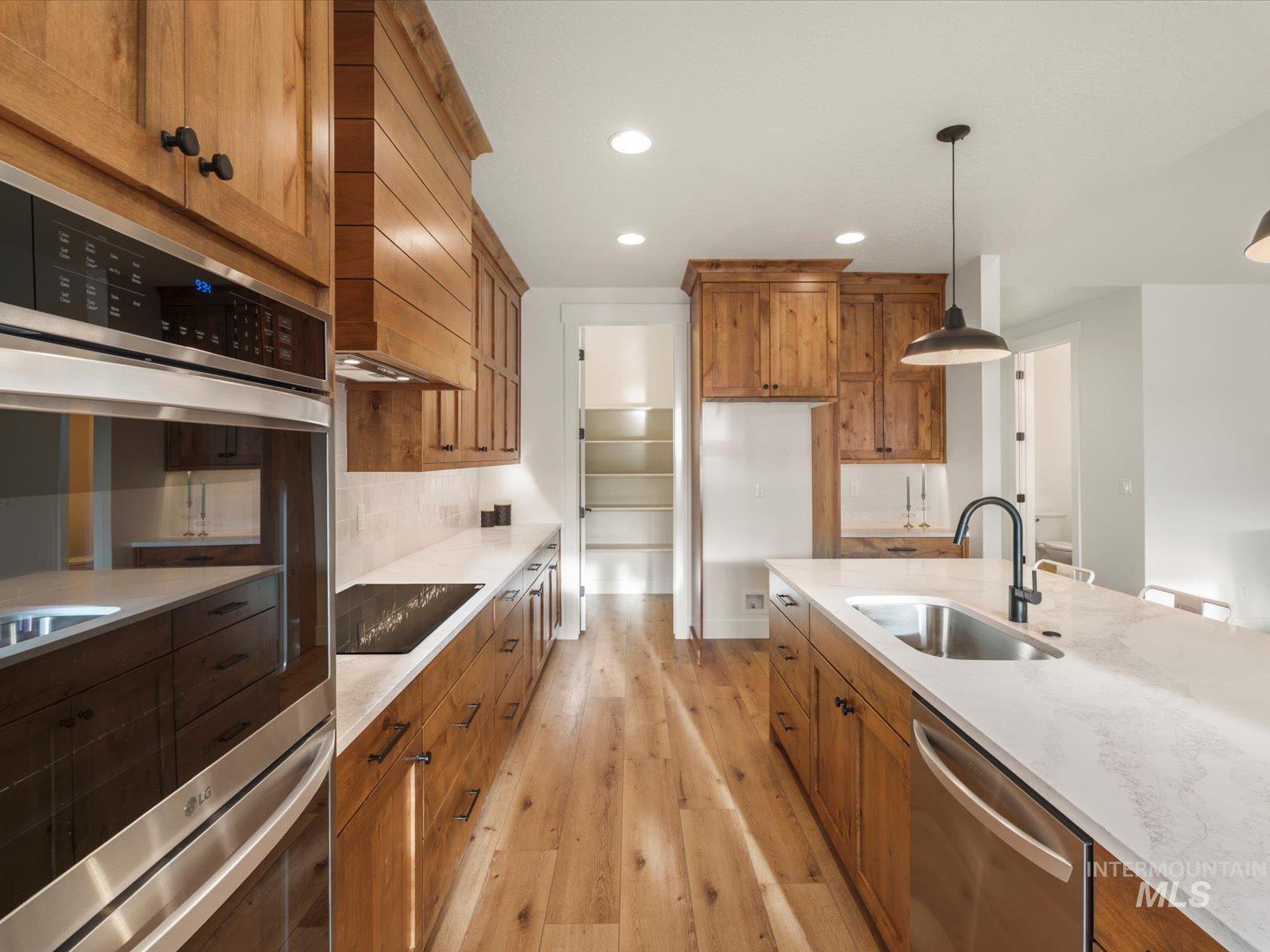 535 E Distributor Dr, Boise, Idaho 83716, 3 Bedrooms, 2.5 Bathrooms, Residential For Sale, Price $674,900,MLS 98968124