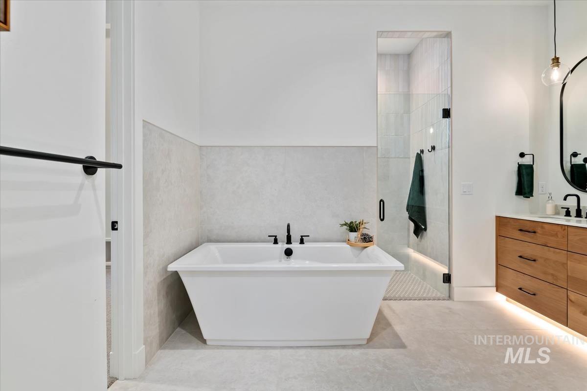 252 N Timber Wolf Pl, Eagle, Idaho 83616, 4 Bedrooms, 3.5 Bathrooms, Residential For Sale, Price $1,387,900,MLS 98968125