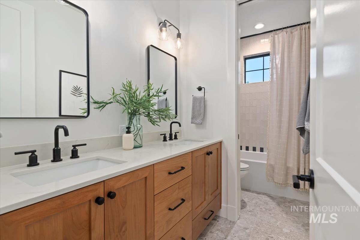 252 N Timber Wolf Pl, Eagle, Idaho 83616, 4 Bedrooms, 3.5 Bathrooms, Residential For Sale, Price $1,387,900,MLS 98968125