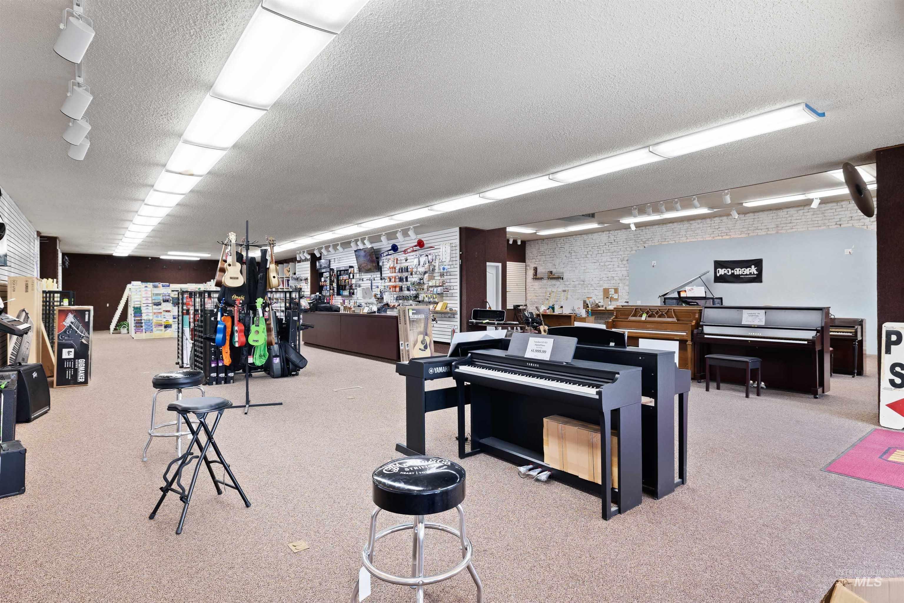 1328 Overland Ave, Burley, Idaho 83318, Business/Commercial For Sale, Price $460,000,MLS 98968128