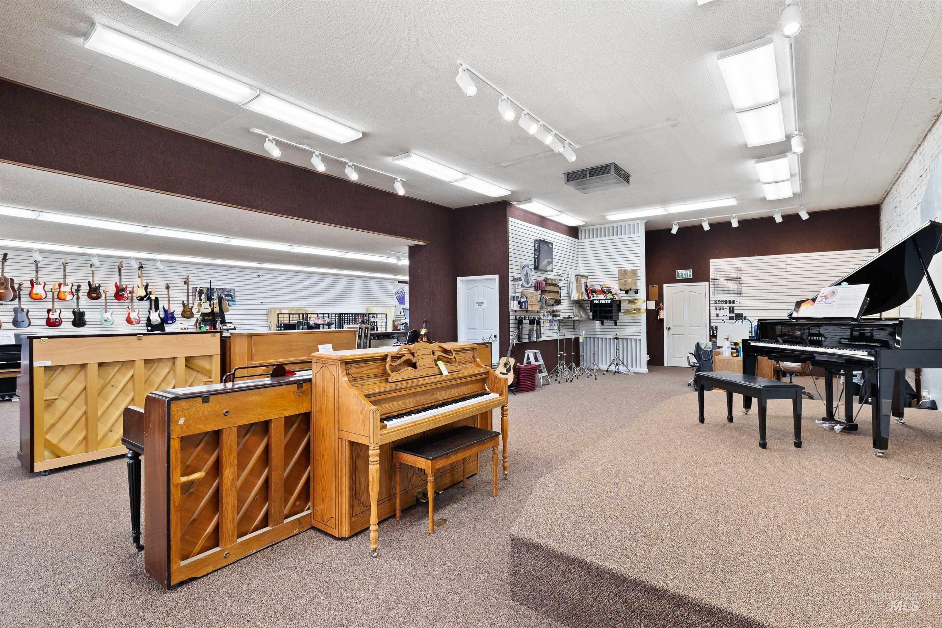 1328 Overland Ave, Burley, Idaho 83318, Business/Commercial For Sale, Price $460,000, 98968128