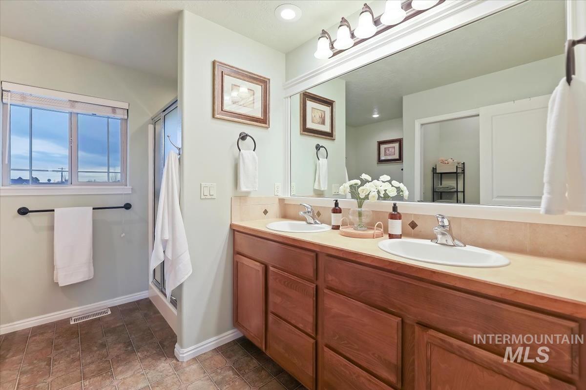 3450 E Shergar Ct, Meridian, Idaho 83642, 5 Bedrooms, 3.5 Bathrooms, Residential For Sale, Price $682,000,MLS 98968129