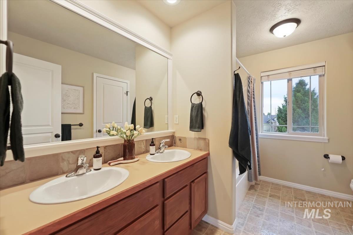 3450 E Shergar Ct, Meridian, Idaho 83642, 5 Bedrooms, 3.5 Bathrooms, Residential For Sale, Price $682,000,MLS 98968129