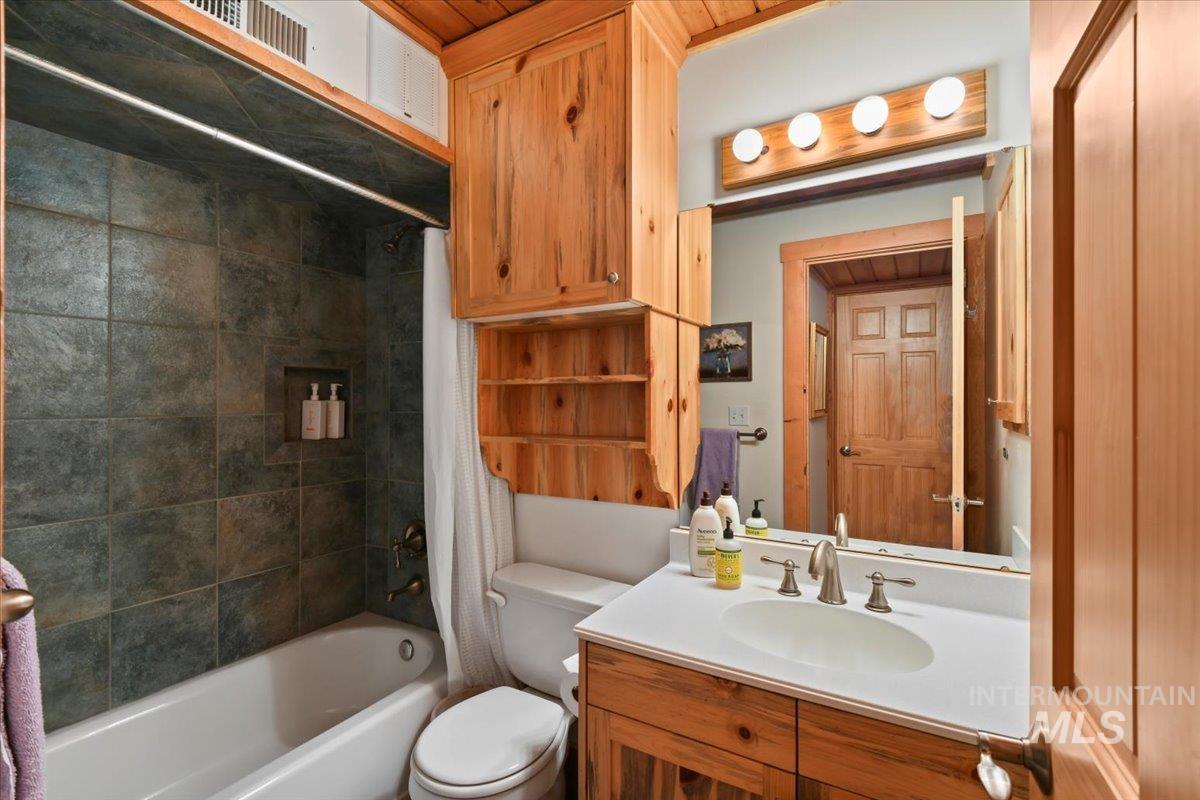 9 Moonglow Dr, Garden Valley, Idaho 83622-5255, 4 Bedrooms, 2 Bathrooms, Residential For Sale, Price $515,000,MLS 98968132