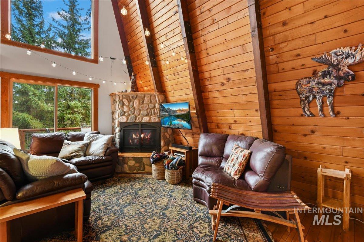 9 Moonglow Dr, Garden Valley, Idaho 83622-5255, 4 Bedrooms, 2 Bathrooms, Residential For Sale, Price $515,000,MLS 98968132