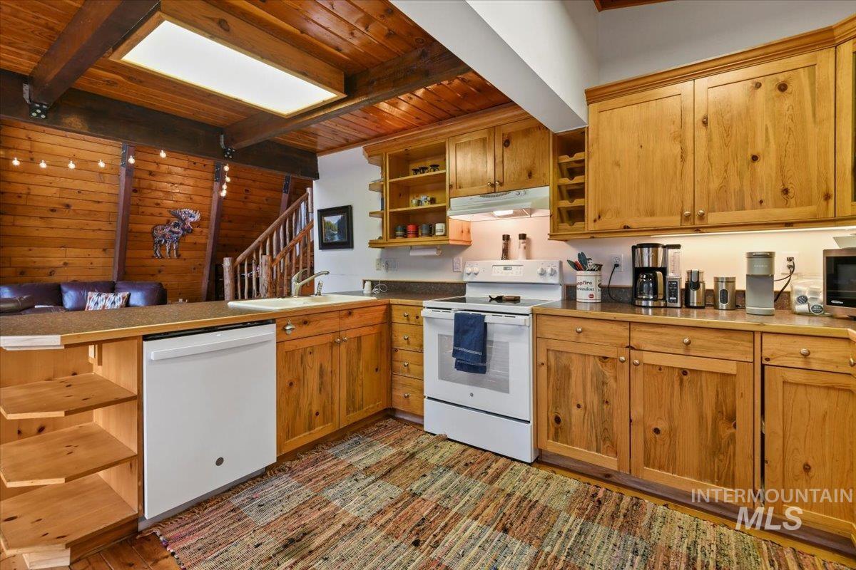 9 Moonglow Dr, Garden Valley, Idaho 83622-5255, 4 Bedrooms, 2 Bathrooms, Residential For Sale, Price $515,000,MLS 98968132