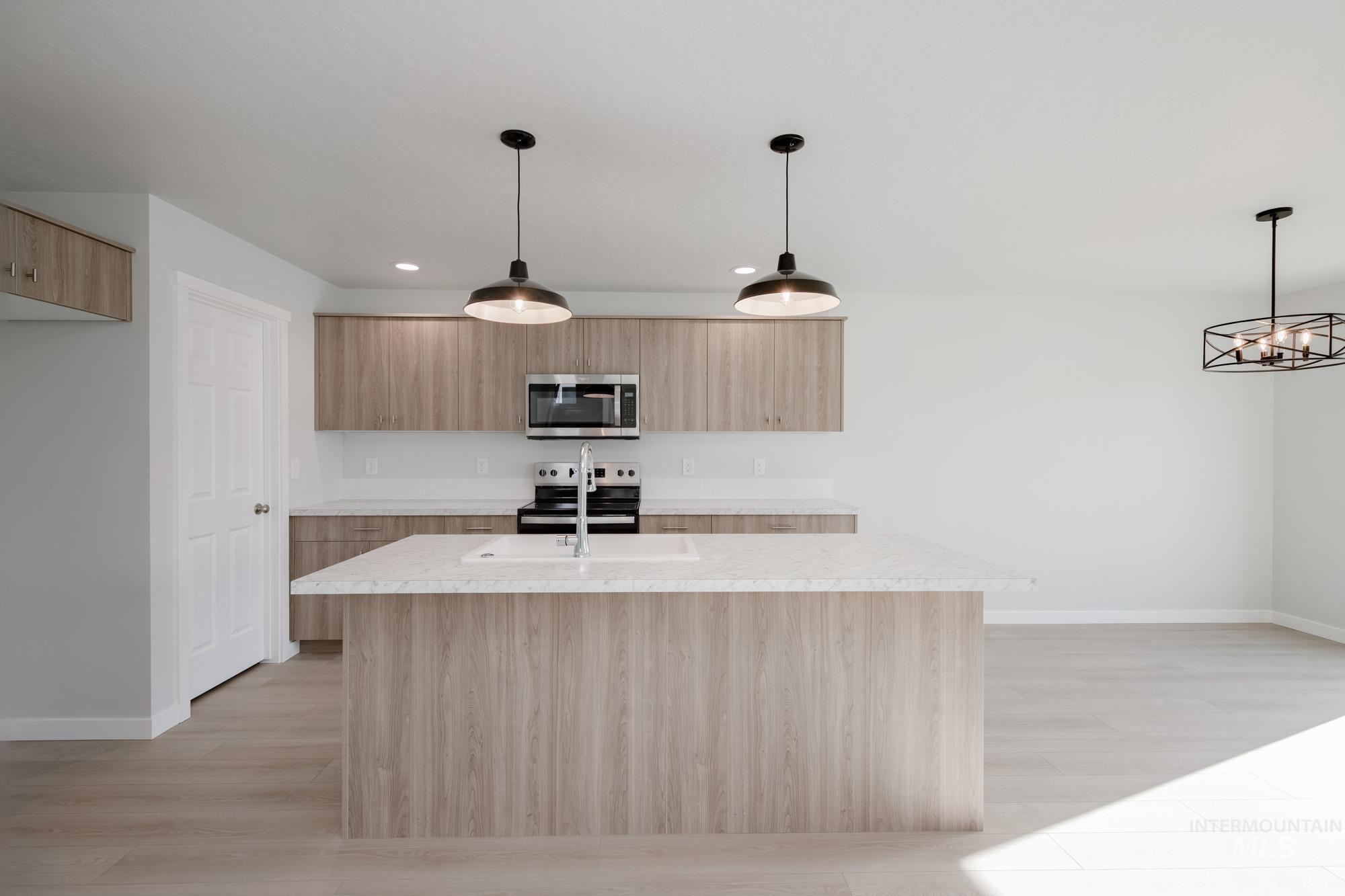 231 Caribou Ct, Horseshoe Bend, Idaho 83629, 4 Bedrooms, 2.5 Bathrooms, Residential For Sale, Price $414,990, 98968136