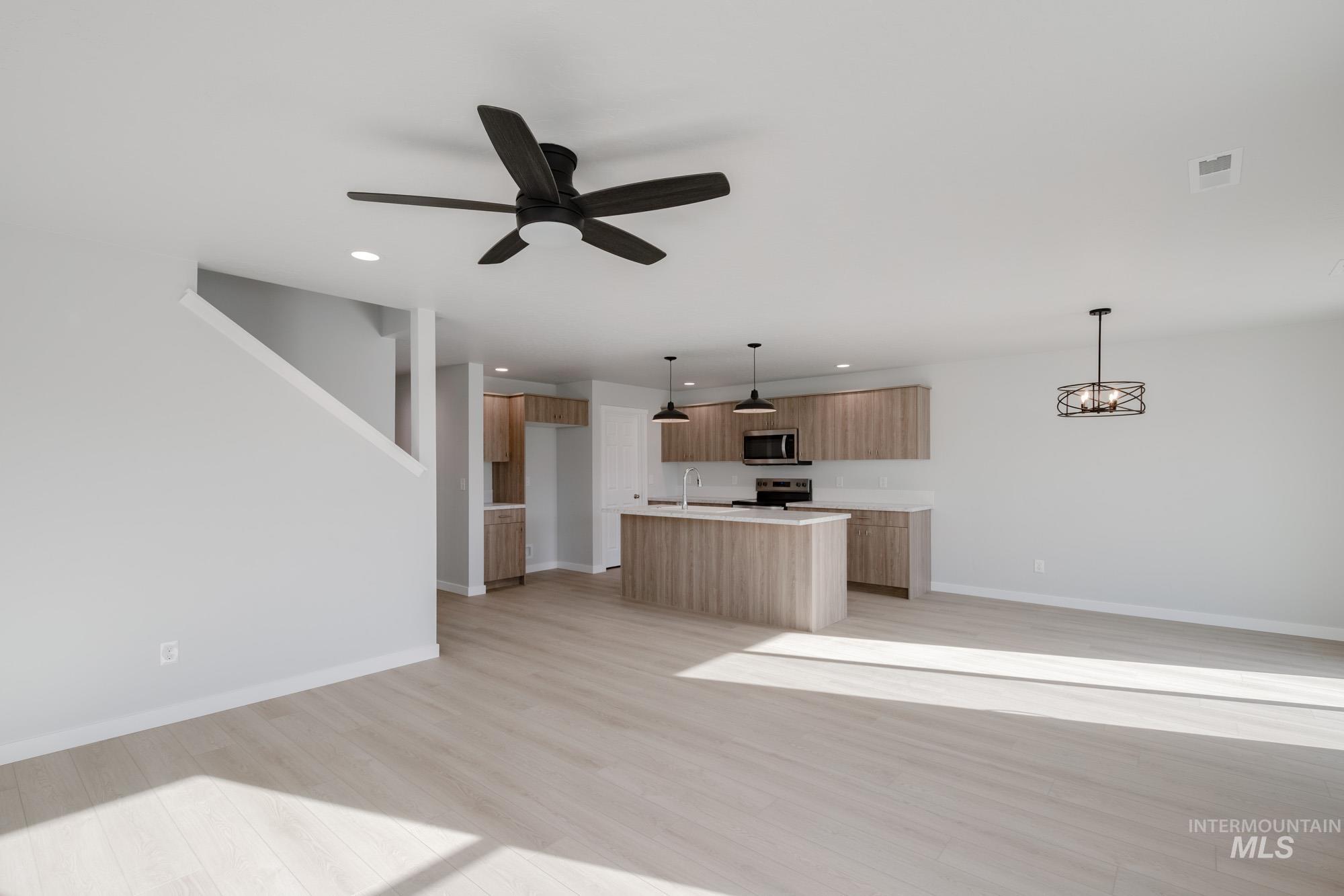 231 Caribou Ct, Horseshoe Bend, Idaho 83629, 4 Bedrooms, 2.5 Bathrooms, Residential For Sale, Price $414,990, 98968136