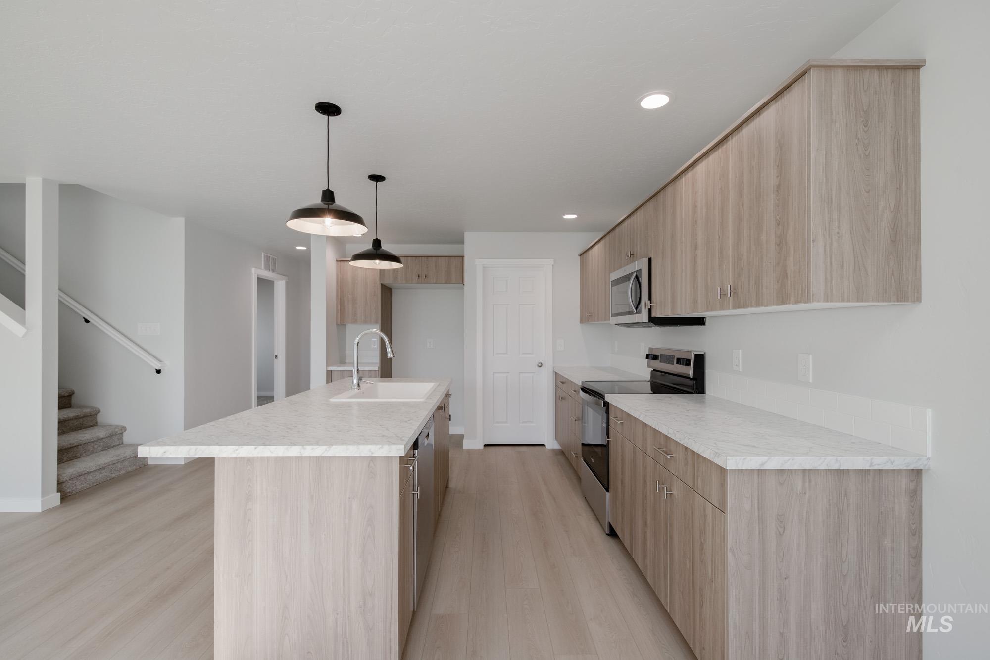 231 Caribou Ct, Horseshoe Bend, Idaho 83629, 4 Bedrooms, 2.5 Bathrooms, Residential For Sale, Price $414,990, 98968136