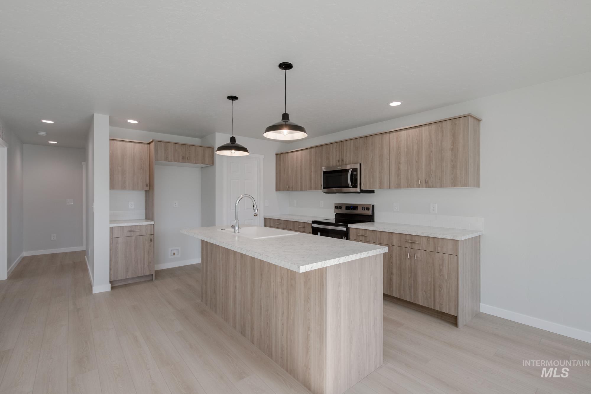 231 Caribou Ct, Horseshoe Bend, Idaho 83629, 4 Bedrooms, 2.5 Bathrooms, Residential For Sale, Price $449,990,MLS 98968136