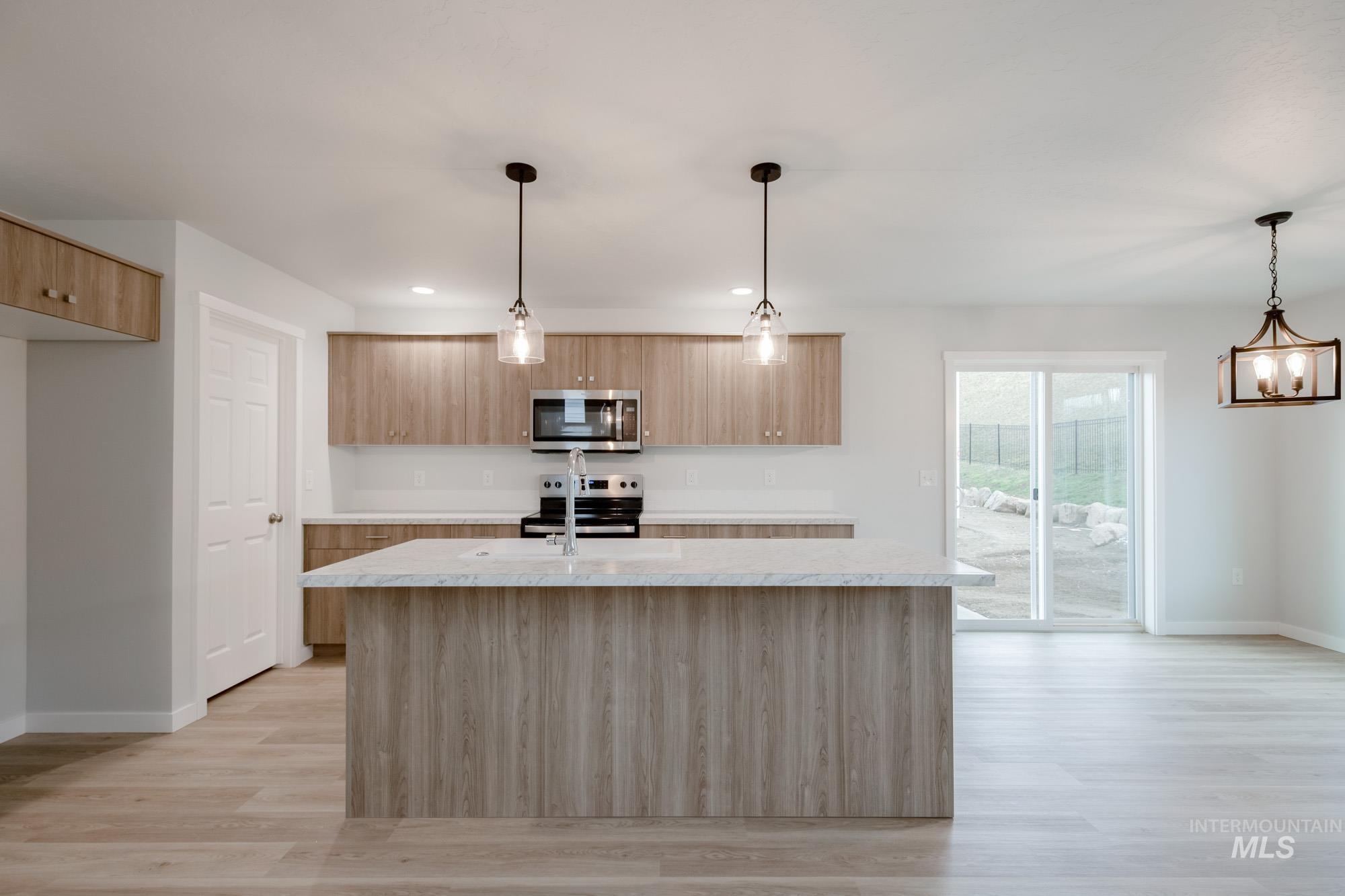 236 Caribou Ct, Horseshoe Bend, Idaho 83629, 4 Bedrooms, 2.5 Bathrooms, Residential For Sale, Price $434,990,MLS 98968138