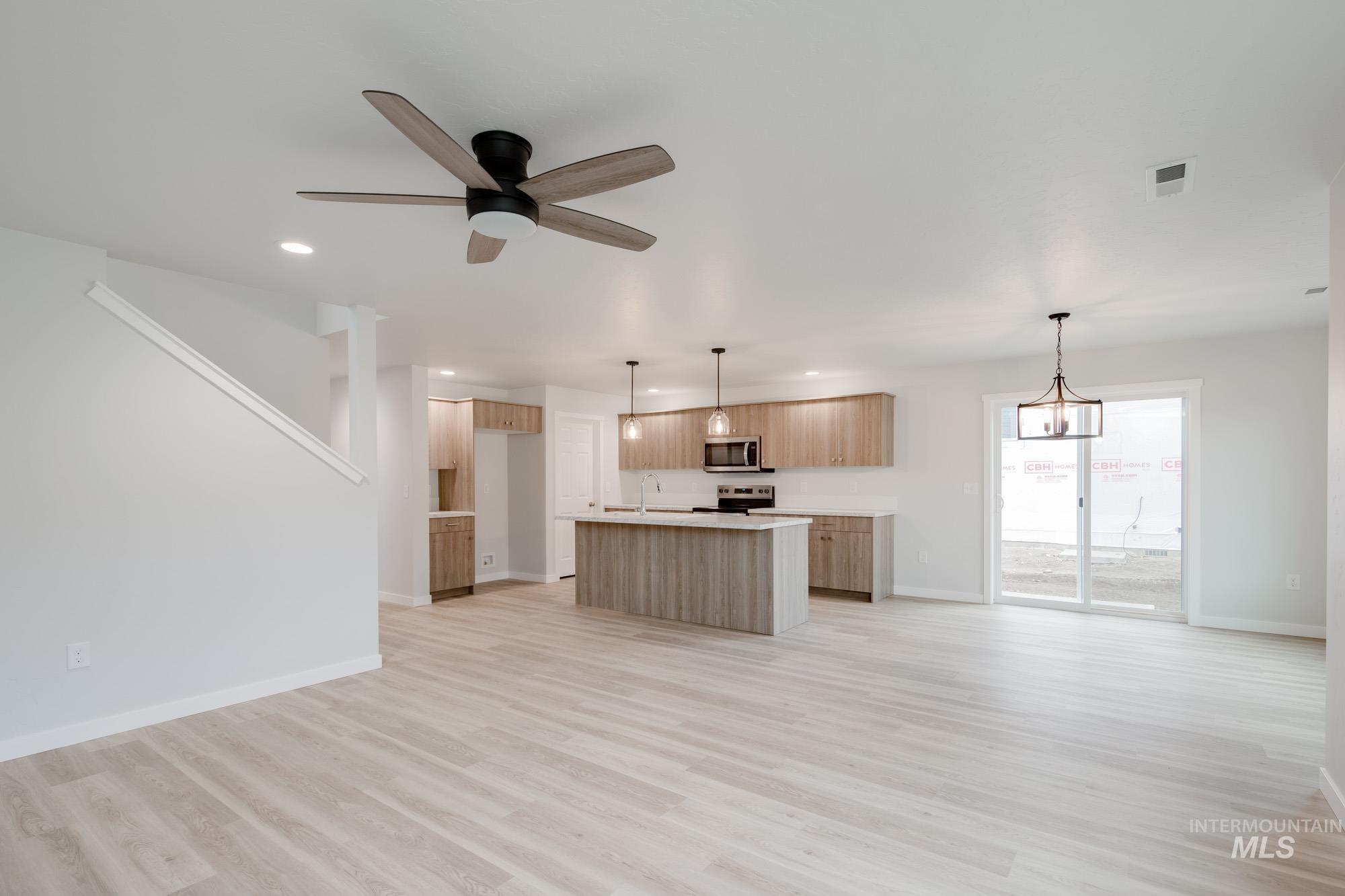 236 Caribou Ct, Horseshoe Bend, Idaho 83629, 4 Bedrooms, 2.5 Bathrooms, Residential For Sale, Price $434,990, 98968138