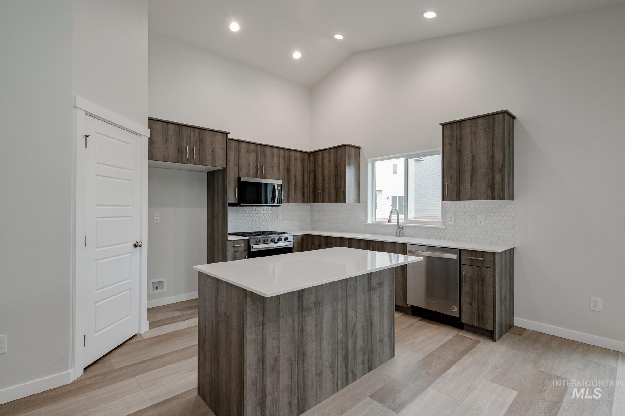 10500 W Teratai St, Star, Idaho 83669, 4 Bedrooms, 2 Bathrooms, Residential For Sale, Price $472,990,MLS 98968146