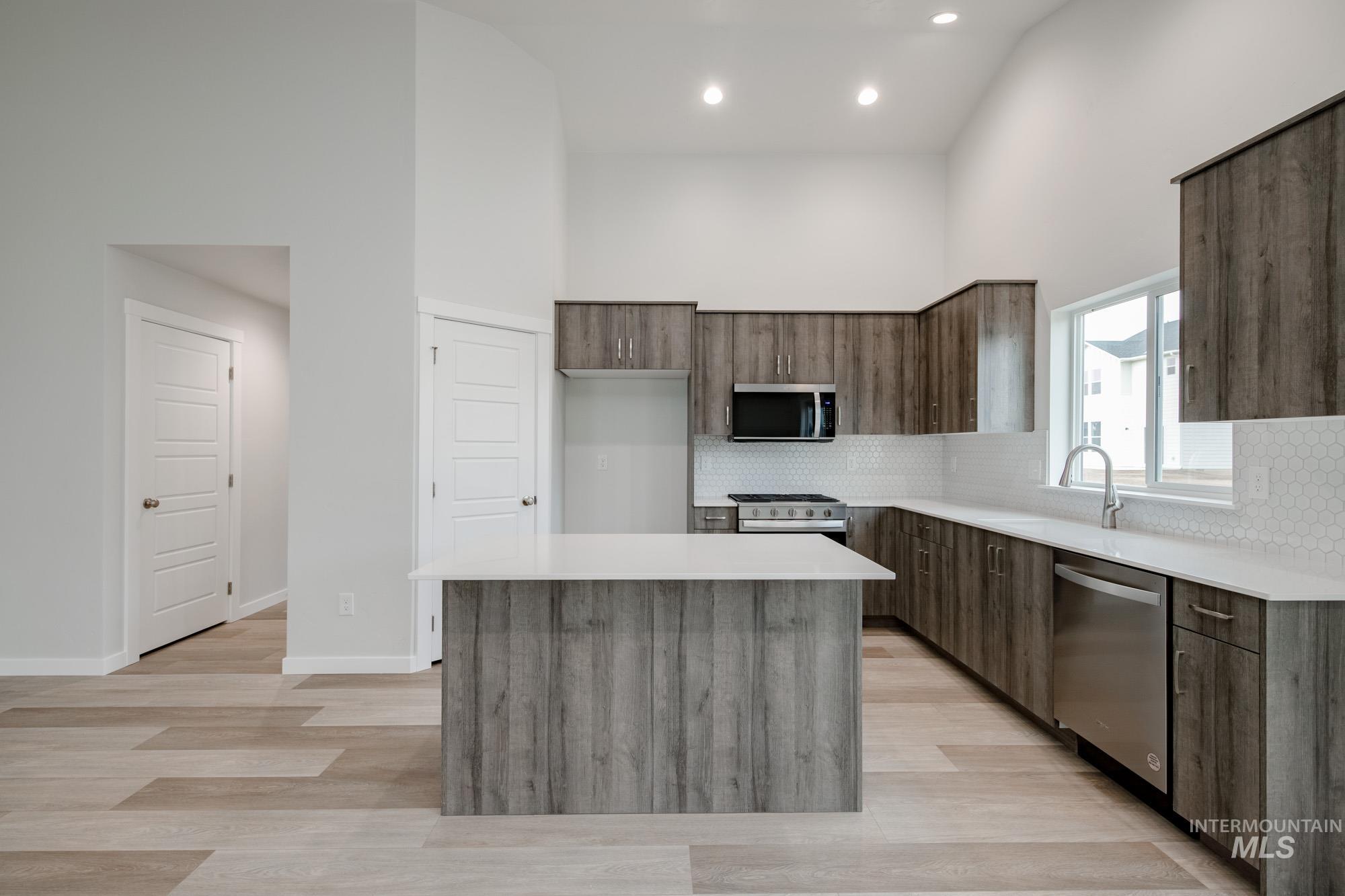 10500 W Teratai St, Star, Idaho 83669, 4 Bedrooms, 2 Bathrooms, Residential For Sale, Price $472,990, 98968146