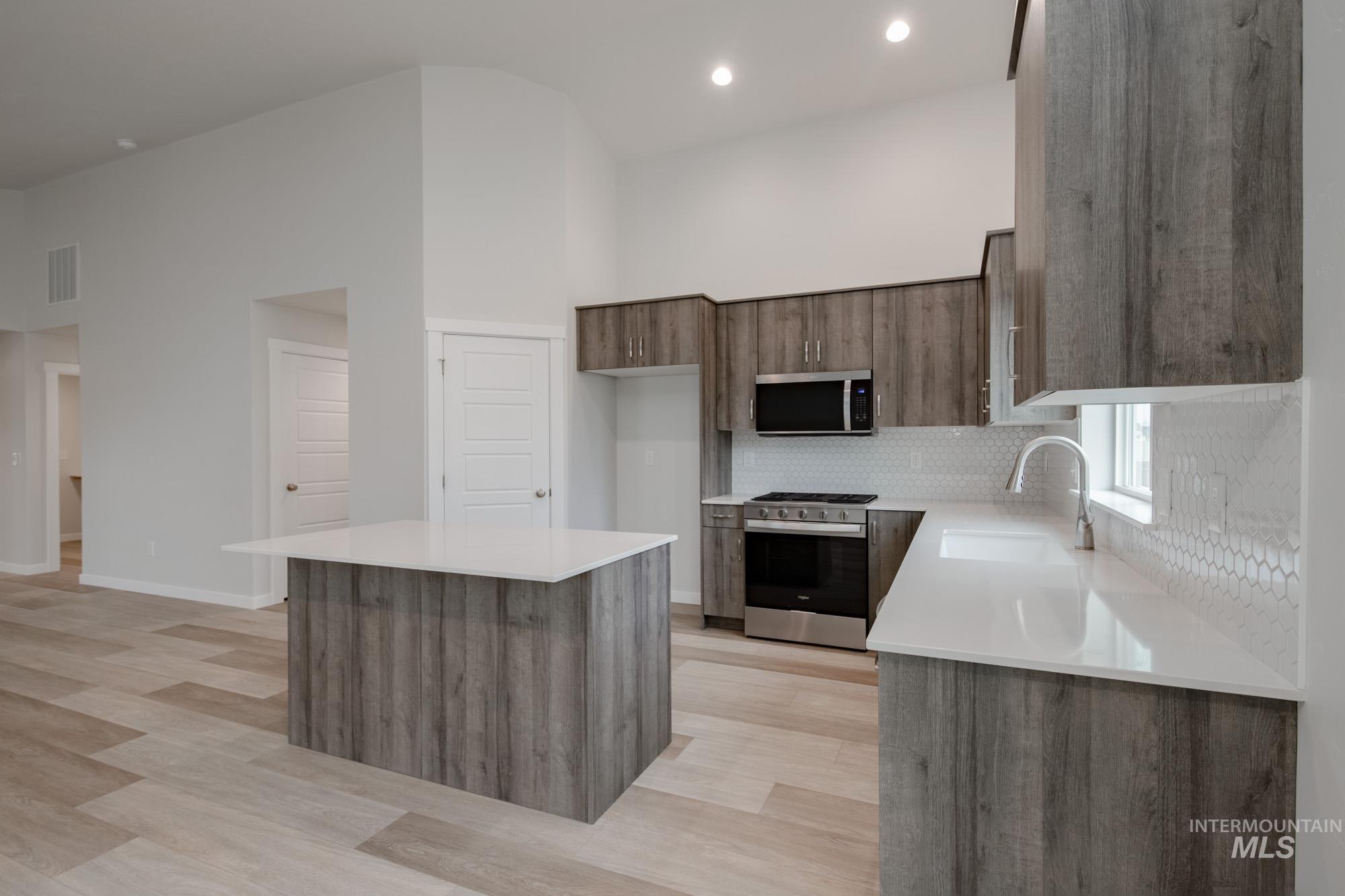 10500 W Teratai St, Star, Idaho 83669, 4 Bedrooms, 2 Bathrooms, Residential For Sale, Price $472,990,MLS 98968146