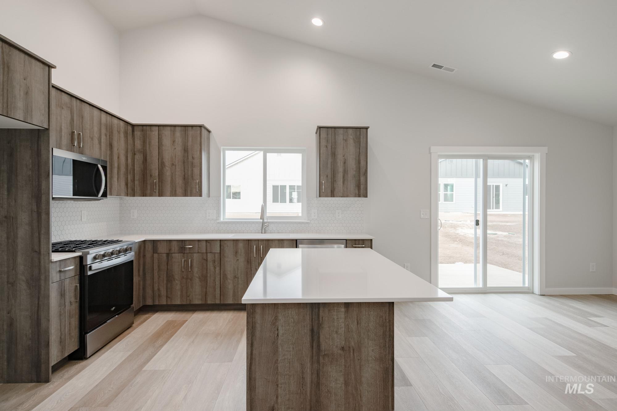 10500 W Teratai St, Star, Idaho 83669, 4 Bedrooms, 2 Bathrooms, Residential For Sale, Price $472,990,MLS 98968146