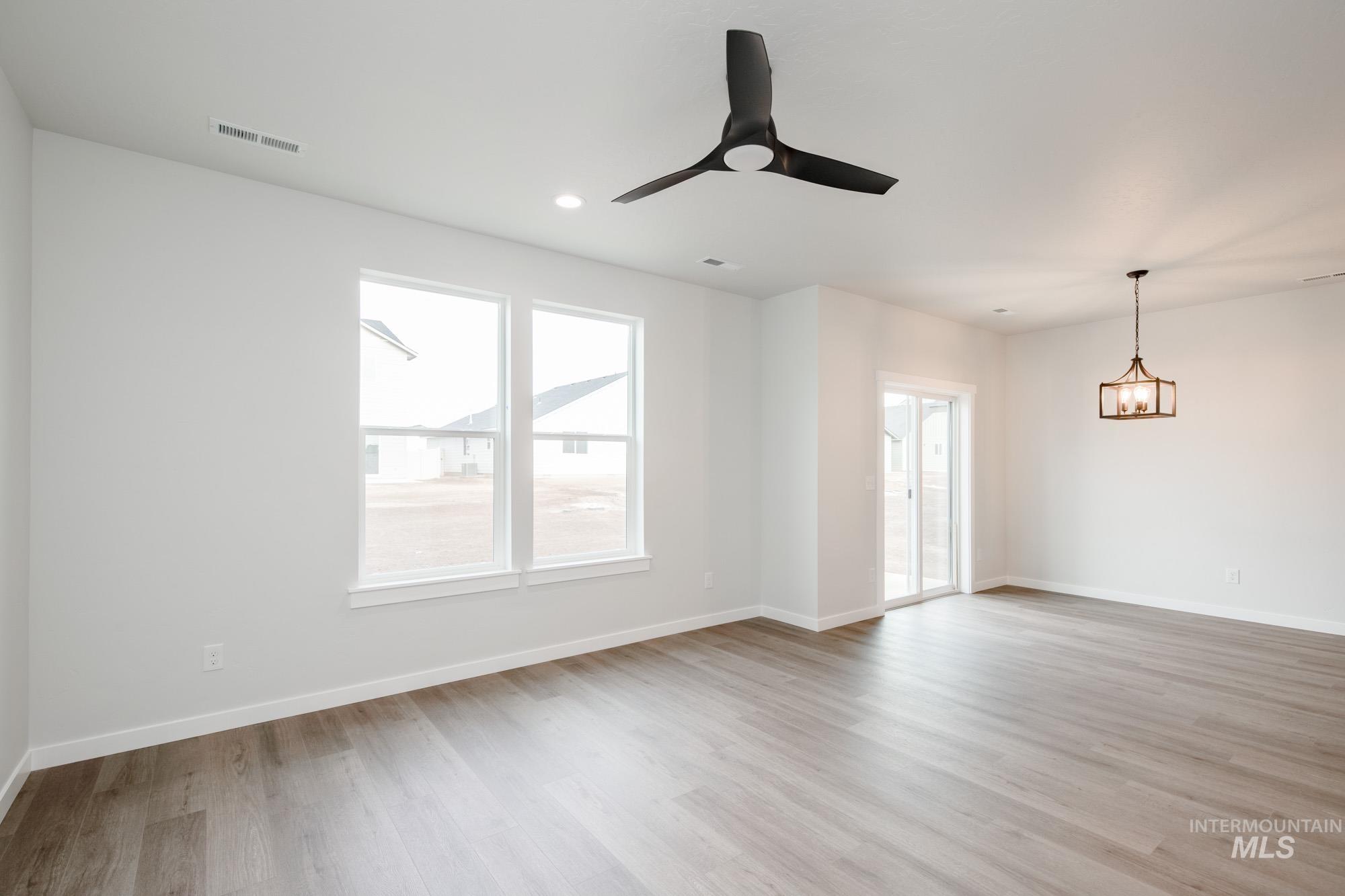 10512 W Teratai St, Star, Idaho 83669, 3 Bedrooms, 2.5 Bathrooms, Residential For Sale, Price $459,990,MLS 98968147