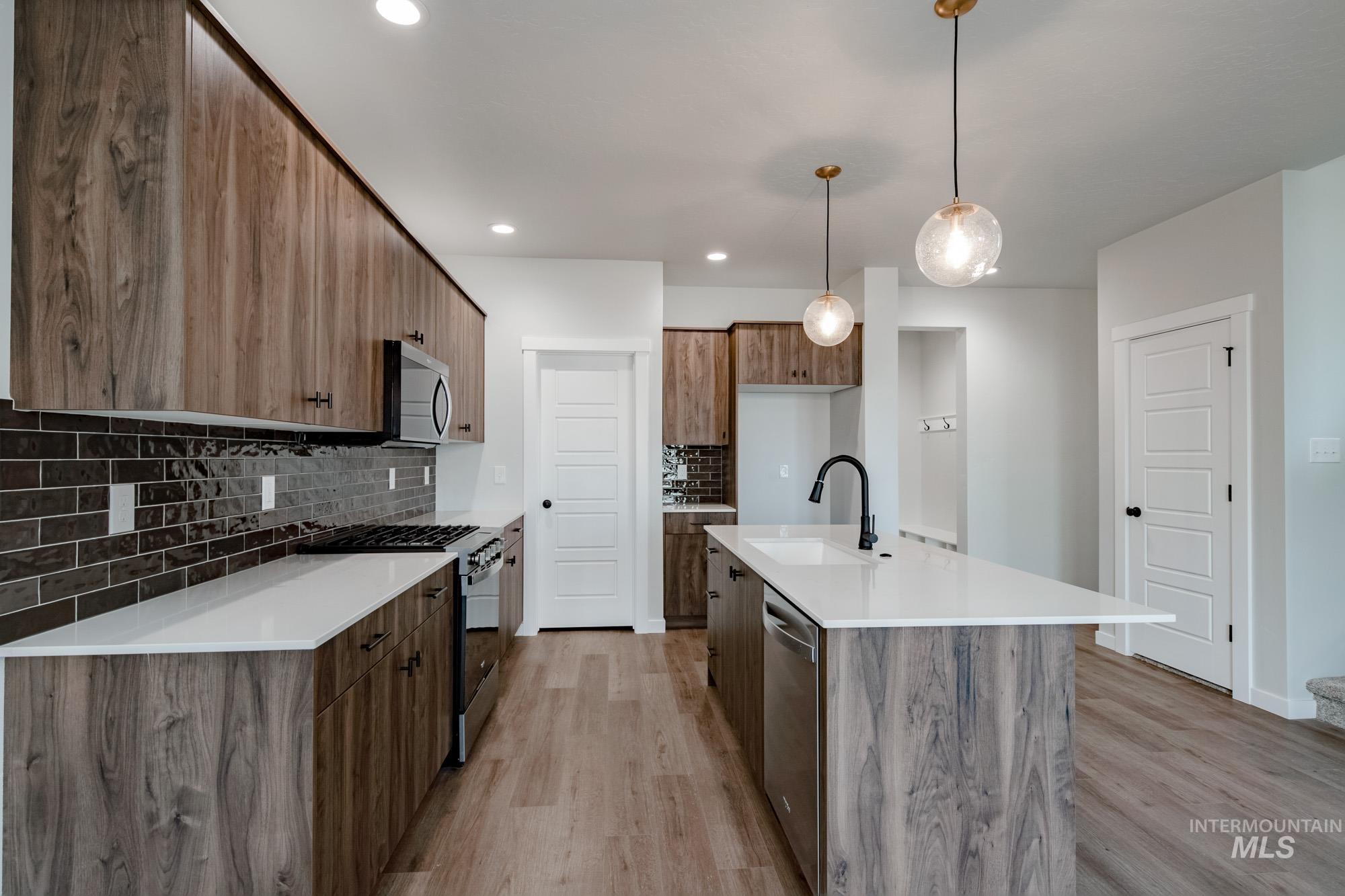 10512 W Teratai St, Star, Idaho 83669, 3 Bedrooms, 2.5 Bathrooms, Residential For Sale, Price $459,990,MLS 98968147