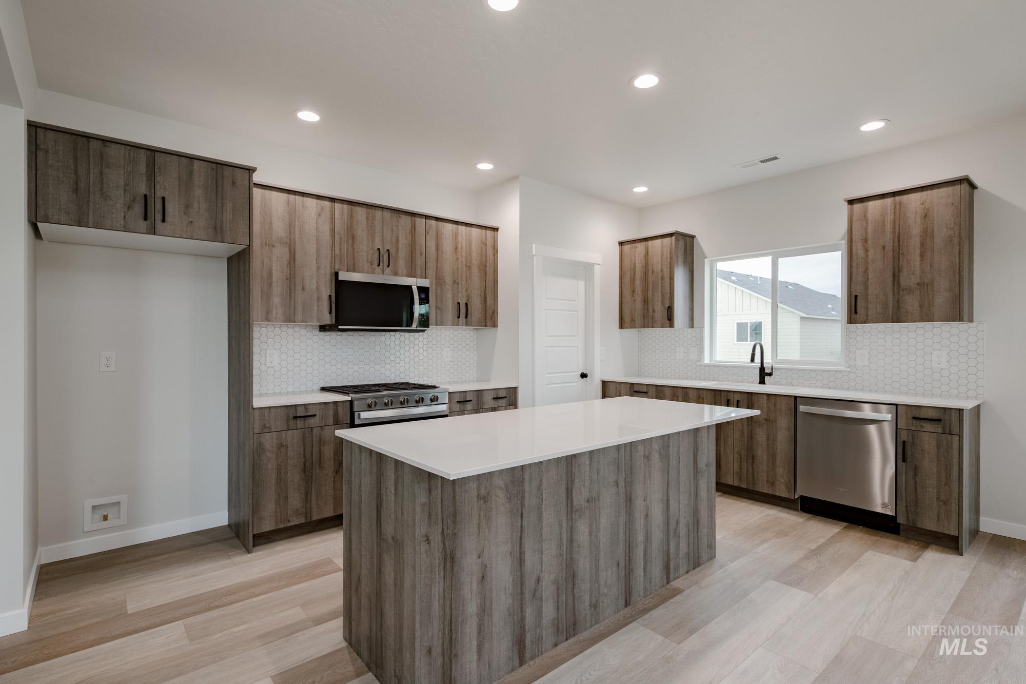 10446 W Teratai St, Star, Idaho 83669, 3 Bedrooms, 2.5 Bathrooms, Residential For Sale, Price $484,990, 98968148