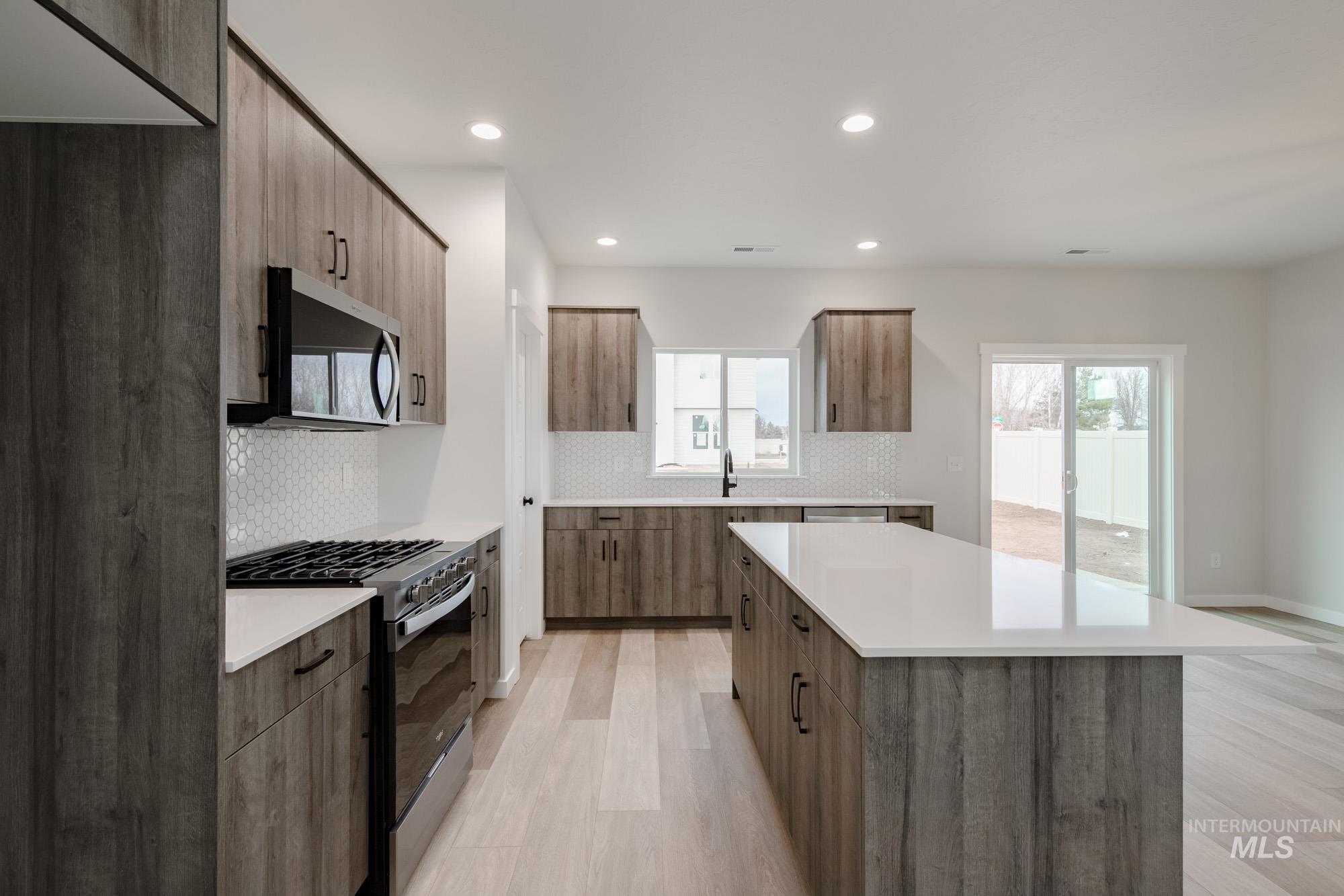 10446 W Teratai St, Star, Idaho 83669, 3 Bedrooms, 2.5 Bathrooms, Residential For Sale, Price $484,990, 98968148