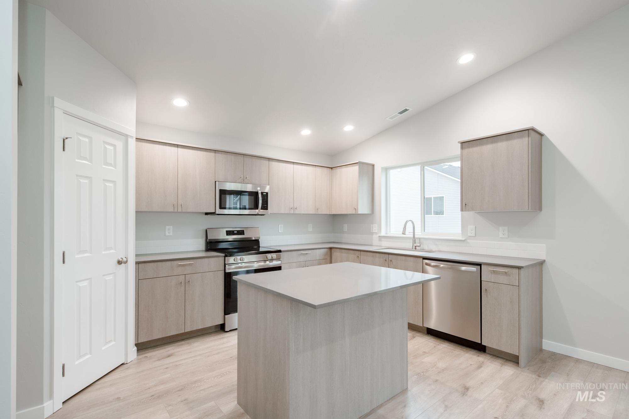 1722 Old Mill St, Middleton, Idaho 83644, 4 Bedrooms, 2 Bathrooms, Residential For Sale, Price $454,990, 98968150