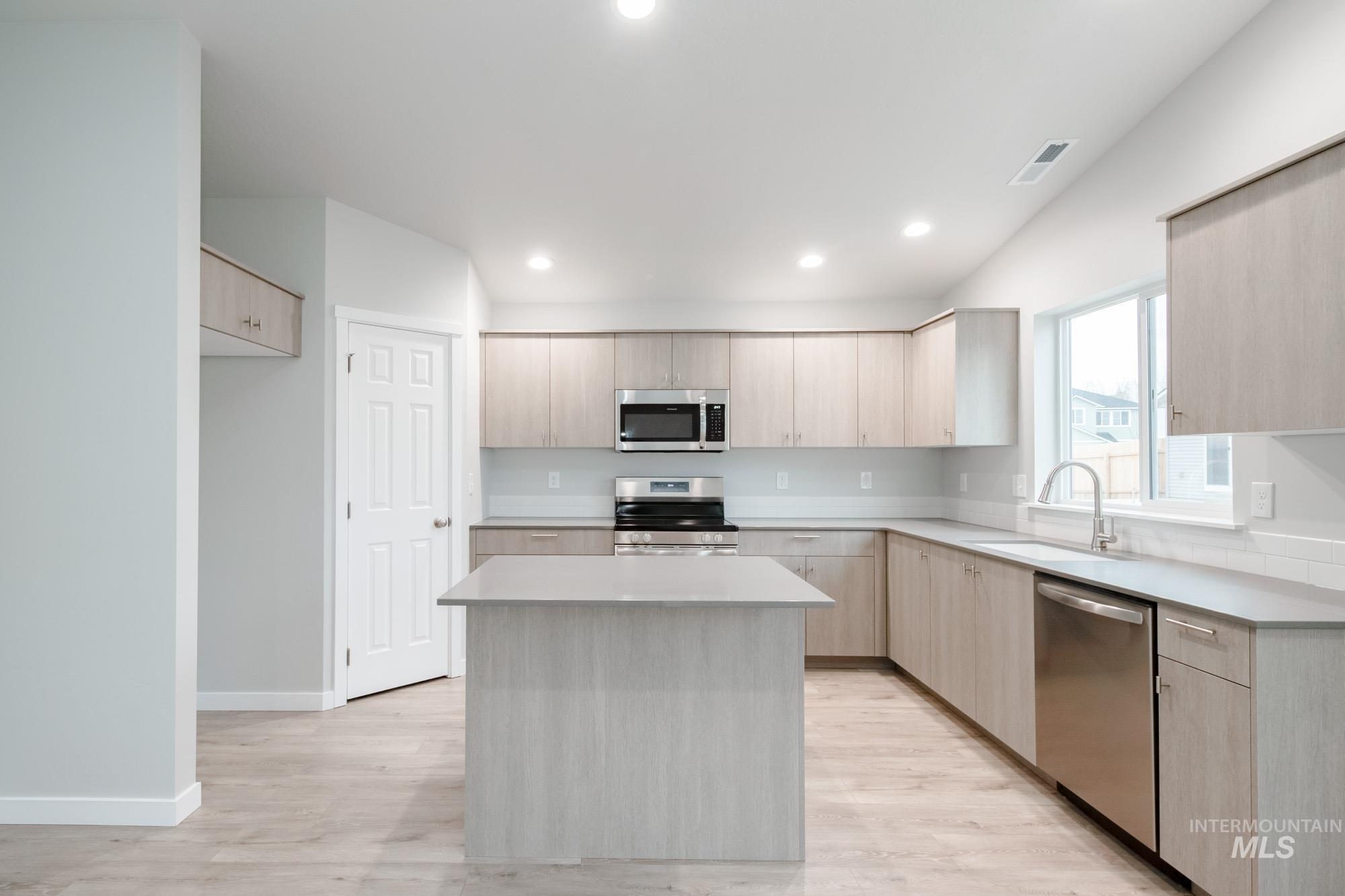 1722 Old Mill St, Middleton, Idaho 83644, 4 Bedrooms, 2 Bathrooms, Residential For Sale, Price $454,990,MLS 98968150