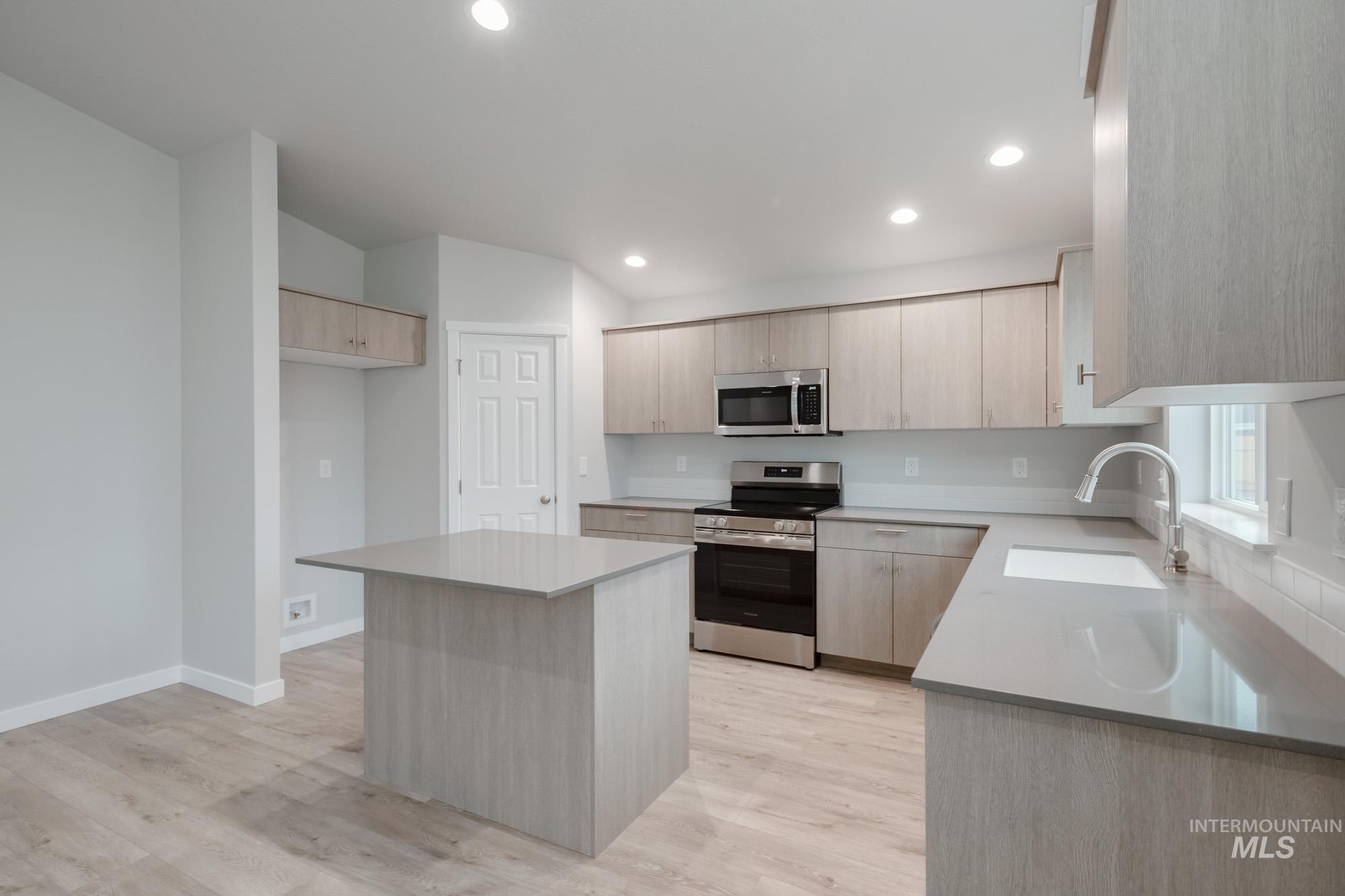 1722 Old Mill St, Middleton, Idaho 83644, 4 Bedrooms, 2 Bathrooms, Residential For Sale, Price $454,990,MLS 98968150