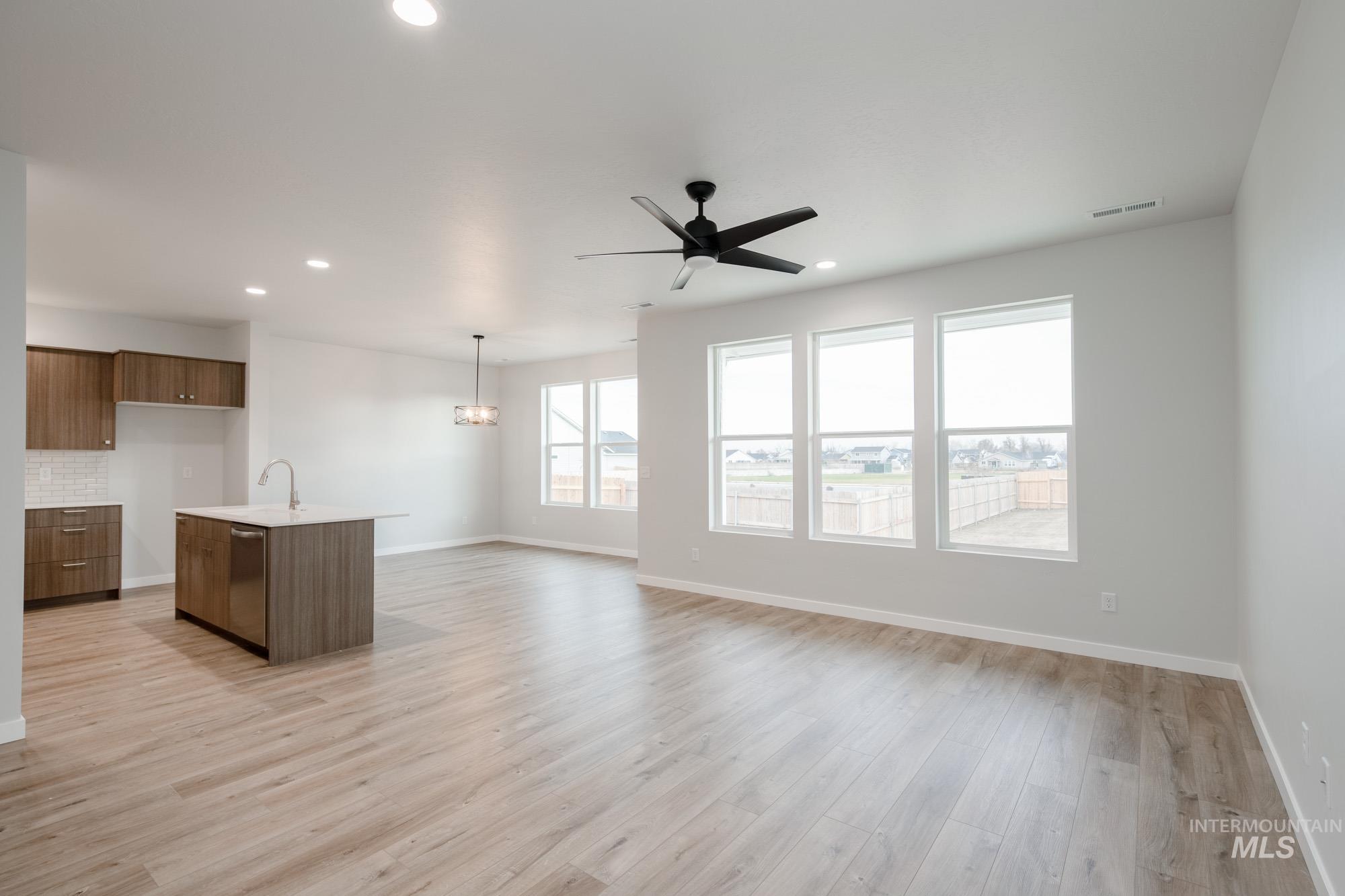 1725 Webb Brook St, Middleton, Idaho 83644, 4 Bedrooms, 2 Bathrooms, Residential For Sale, Price $464,990,MLS 98968151