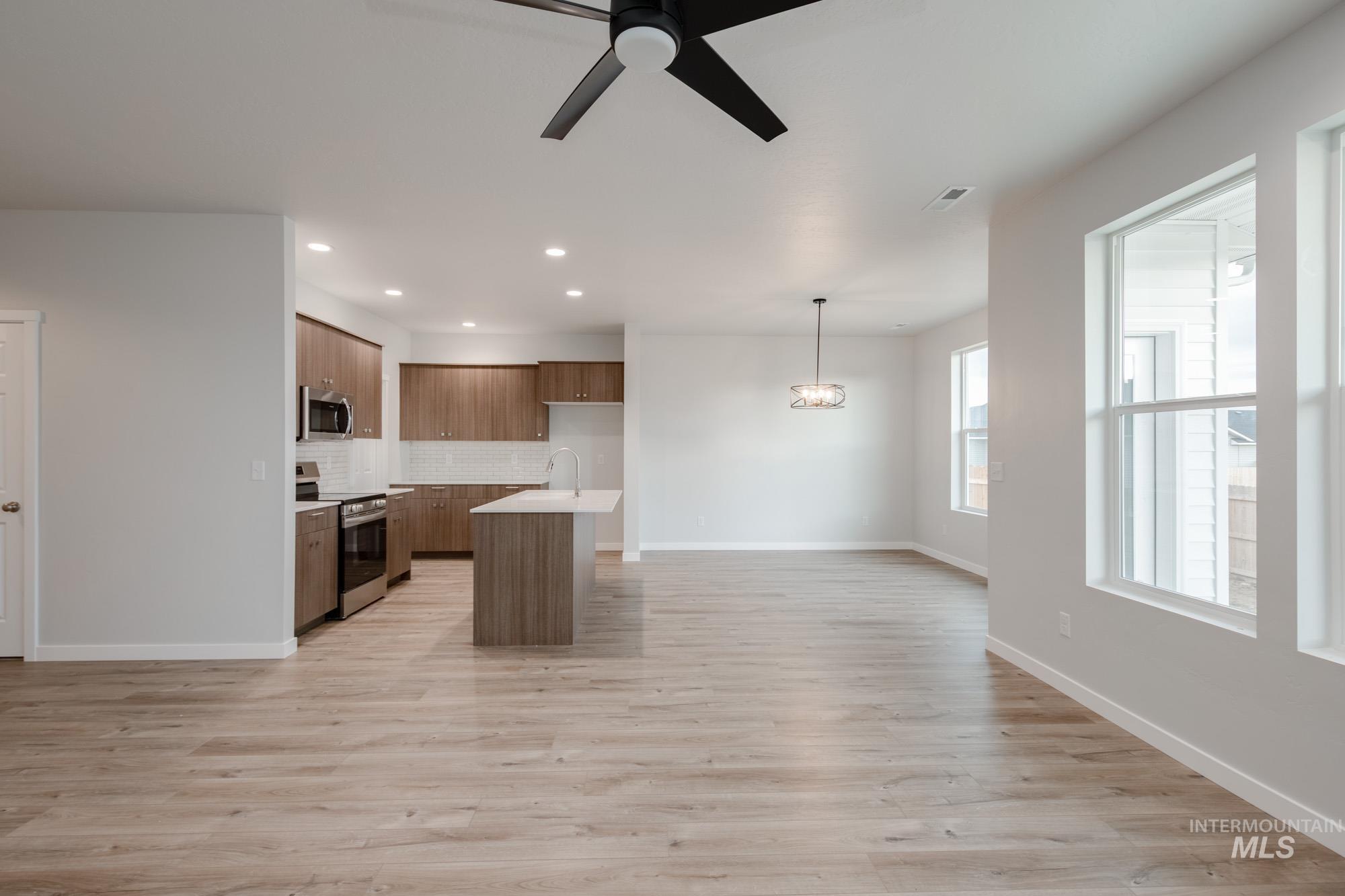 1725 Webb Brook St, Middleton, Idaho 83644, 4 Bedrooms, 2 Bathrooms, Residential For Sale, Price $464,990, 98968151