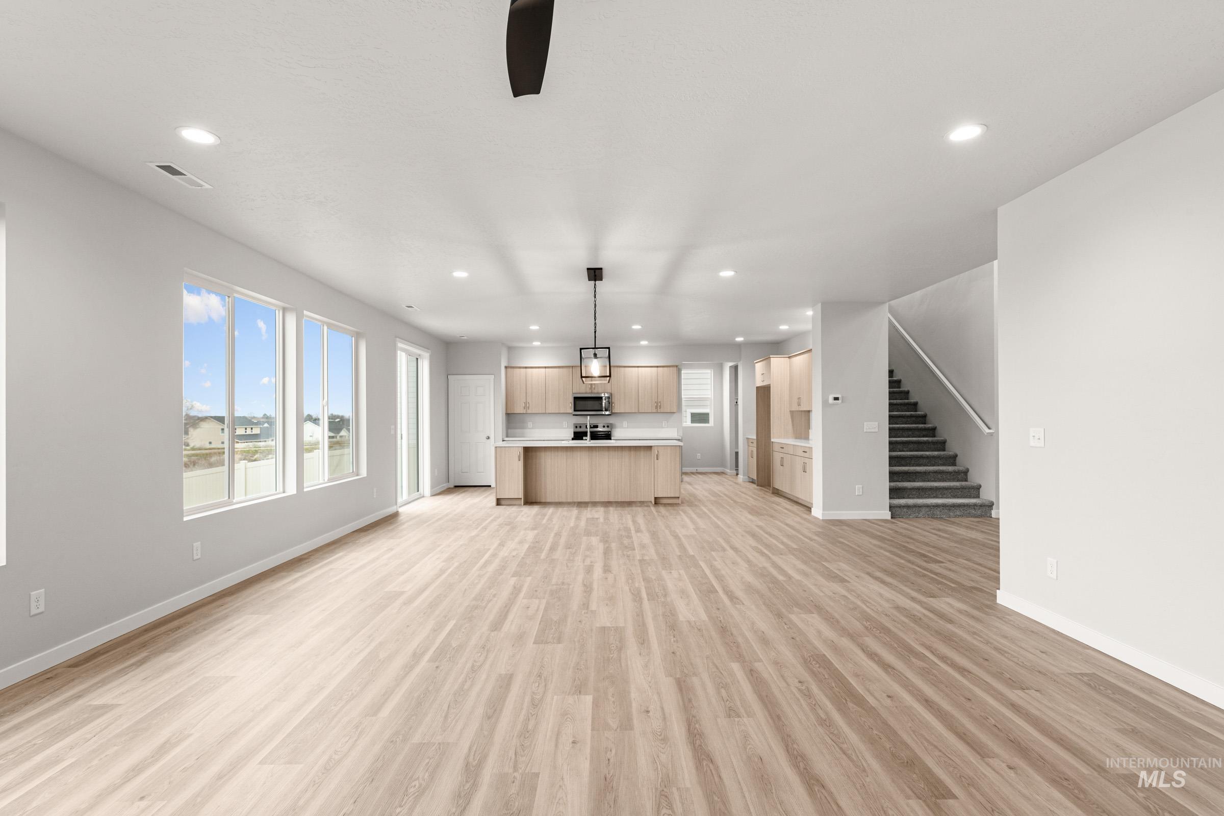 3822 E Jamestown Dr, Nampa, Idaho 83686, 5 Bedrooms, 4.5 Bathrooms, Residential For Sale, Price $674,990, 98968164