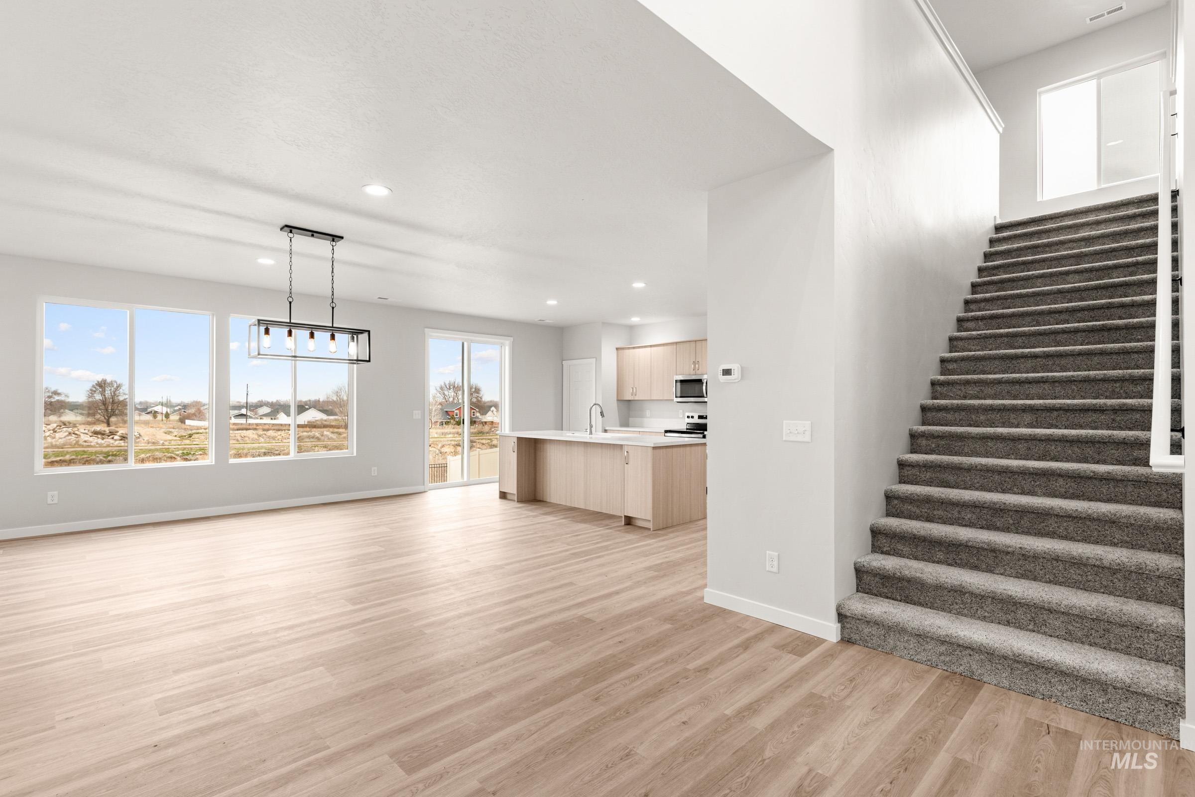 3822 E Jamestown Dr, Nampa, Idaho 83686, 5 Bedrooms, 4.5 Bathrooms, Residential For Sale, Price $674,990, 98968164