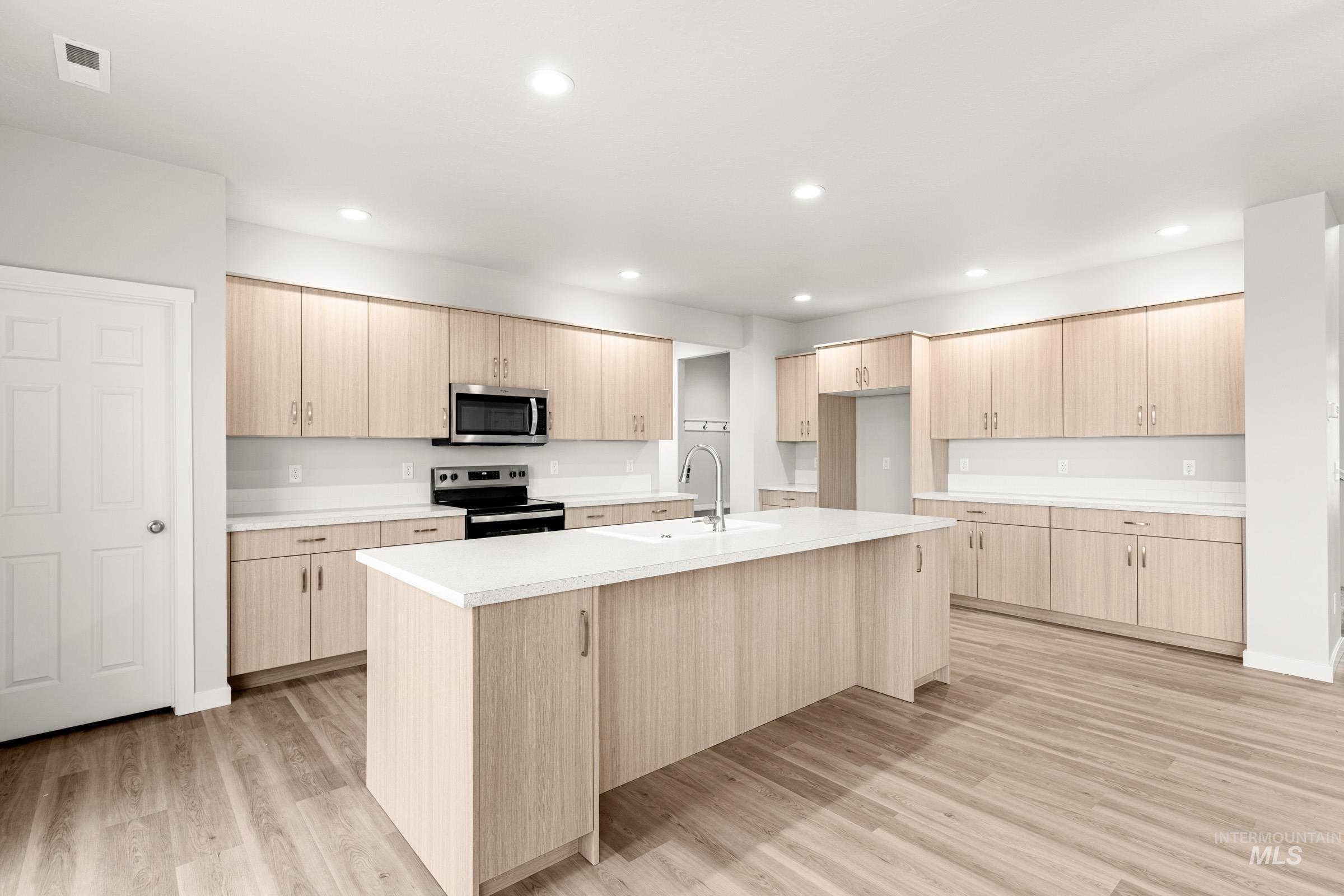 3822 E Jamestown Dr, Nampa, Idaho 83686, 5 Bedrooms, 4.5 Bathrooms, Residential For Sale, Price $674,990, 98968164