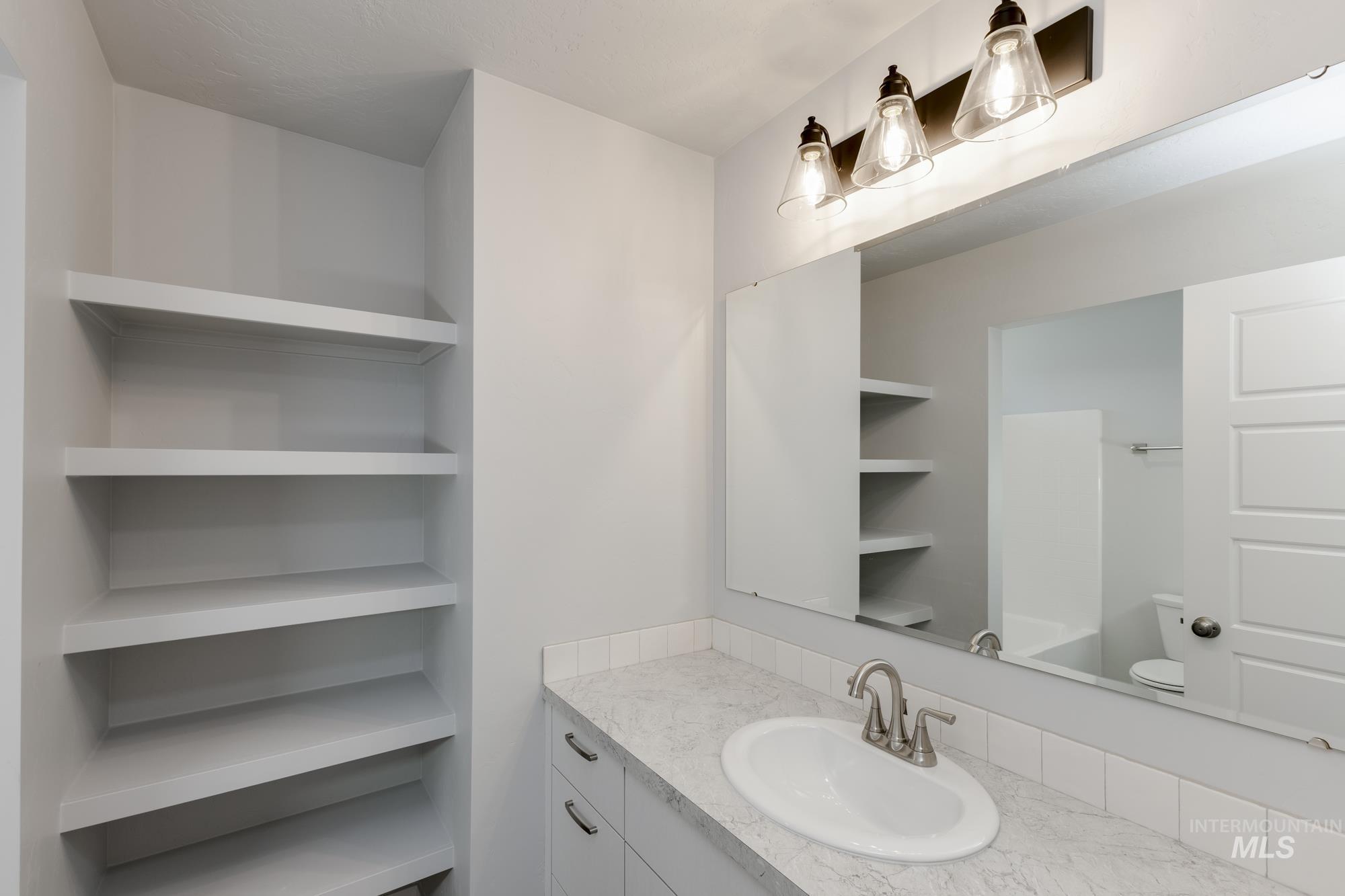 2226 N Iditarod Ave, Kuna, Idaho 83634, 5 Bedrooms, 2.5 Bathrooms, Residential For Sale, Price $569,990,MLS 98968174